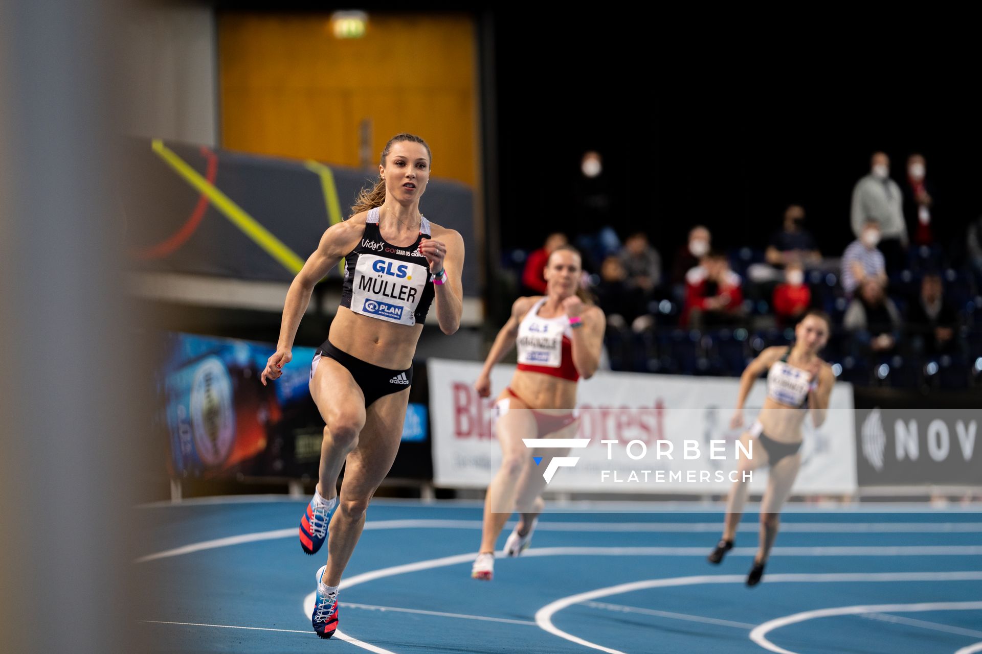 Laura Mueller (SV GO! Saar 05) am 27.02.2022 waehrend der Deutschen Leichtathletik-Hallenmeisterschaften (Tag 2) in der Quarterback Immobilien Arena in Leipzig