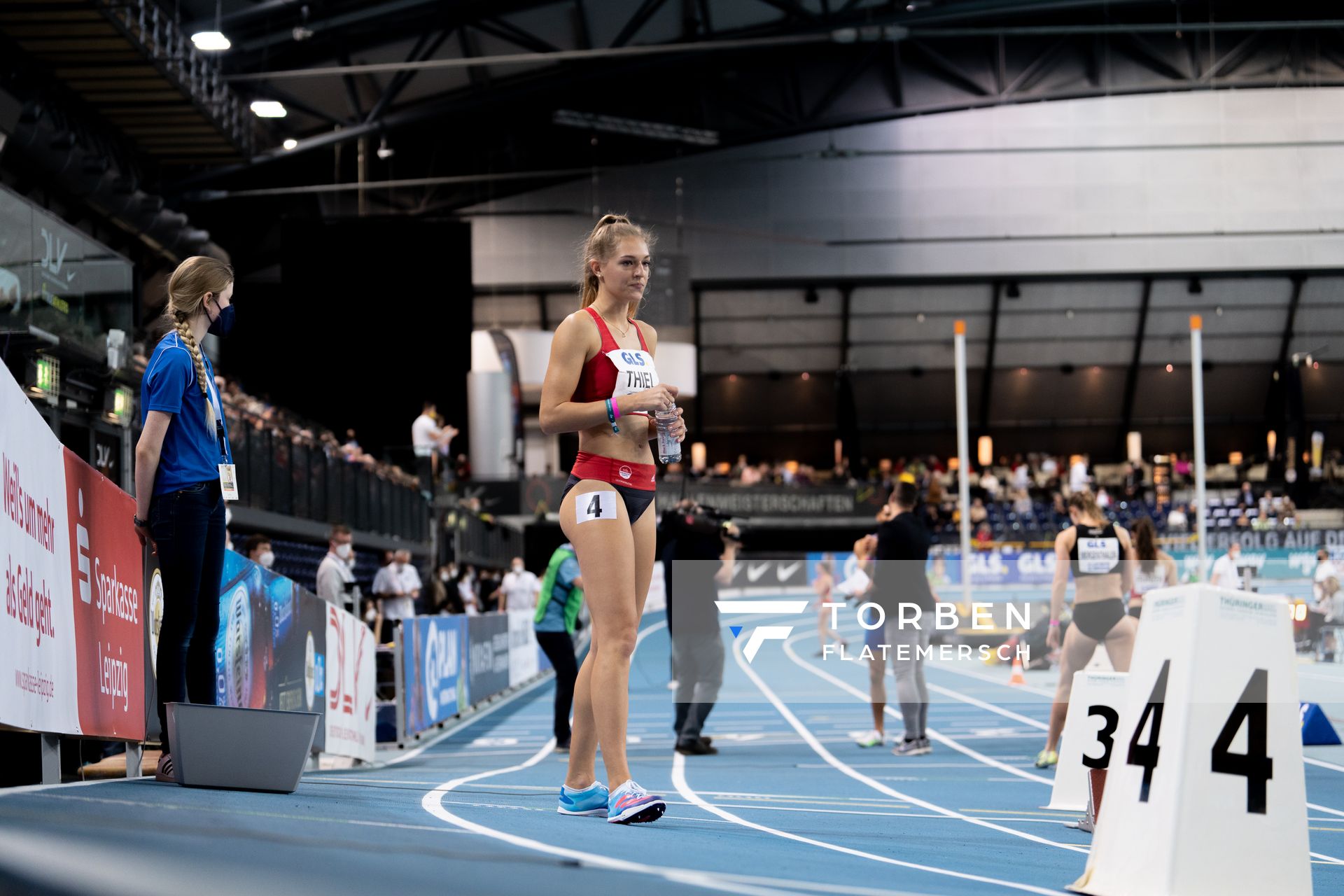 Luna Thiel (VfL Eintracht Hannover) im 400m Finale am 27.02.2022 waehrend der Deutschen Leichtathletik-Hallenmeisterschaften (Tag 2) in der Quarterback Immobilien Arena in Leipzig