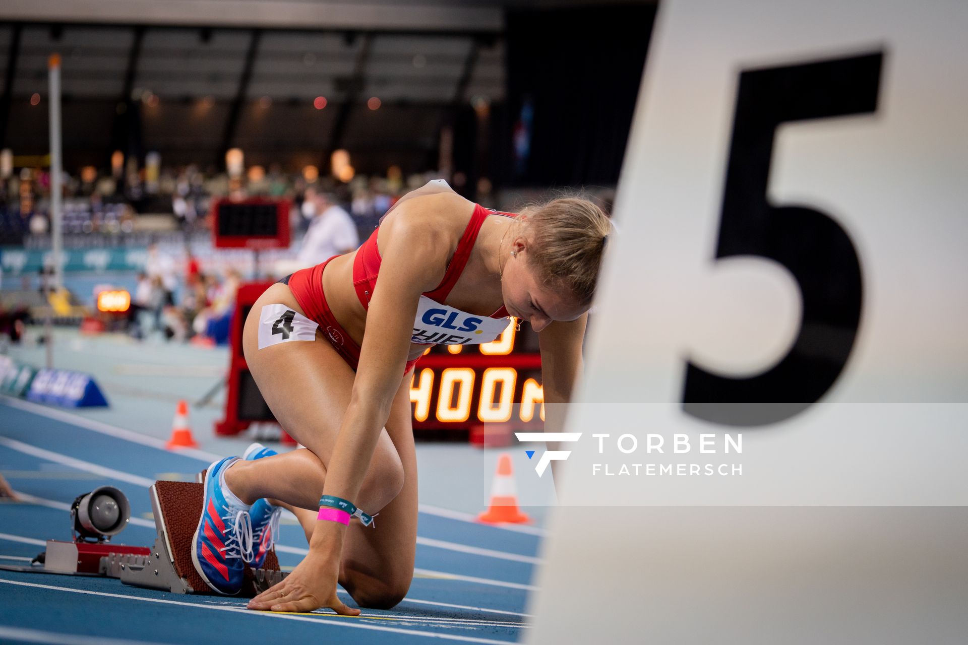 Luna Thiel (VfL Eintracht Hannover) im 400m Finale am 27.02.2022 waehrend der Deutschen Leichtathletik-Hallenmeisterschaften (Tag 2) in der Quarterback Immobilien Arena in Leipzig