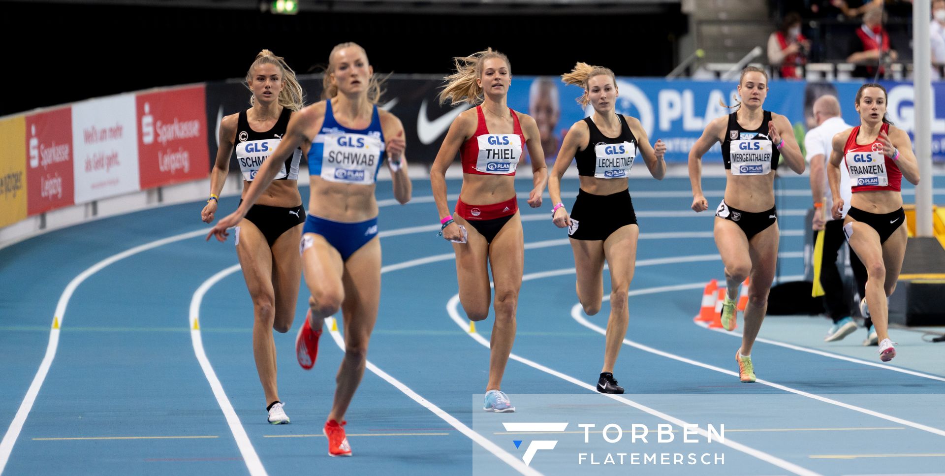 Corinna Schwab (LAC Erdgas Chemnitz), Alica Schmidt (SCC Berlin), Luna Thiel (VfL Eintracht Hannover), Elisa Lechleitner (LAZ Ludwigsburg), Hannah Mergenthaler (MTG Mannheim), Judith Franzen (TSV Bayer 04 Leverkusen) am 27.02.2022 waehrend der Deutschen Leichtathletik-Hallenmeisterschaften (Tag 2) in der Quarterback Immobilien Arena in Leipzig