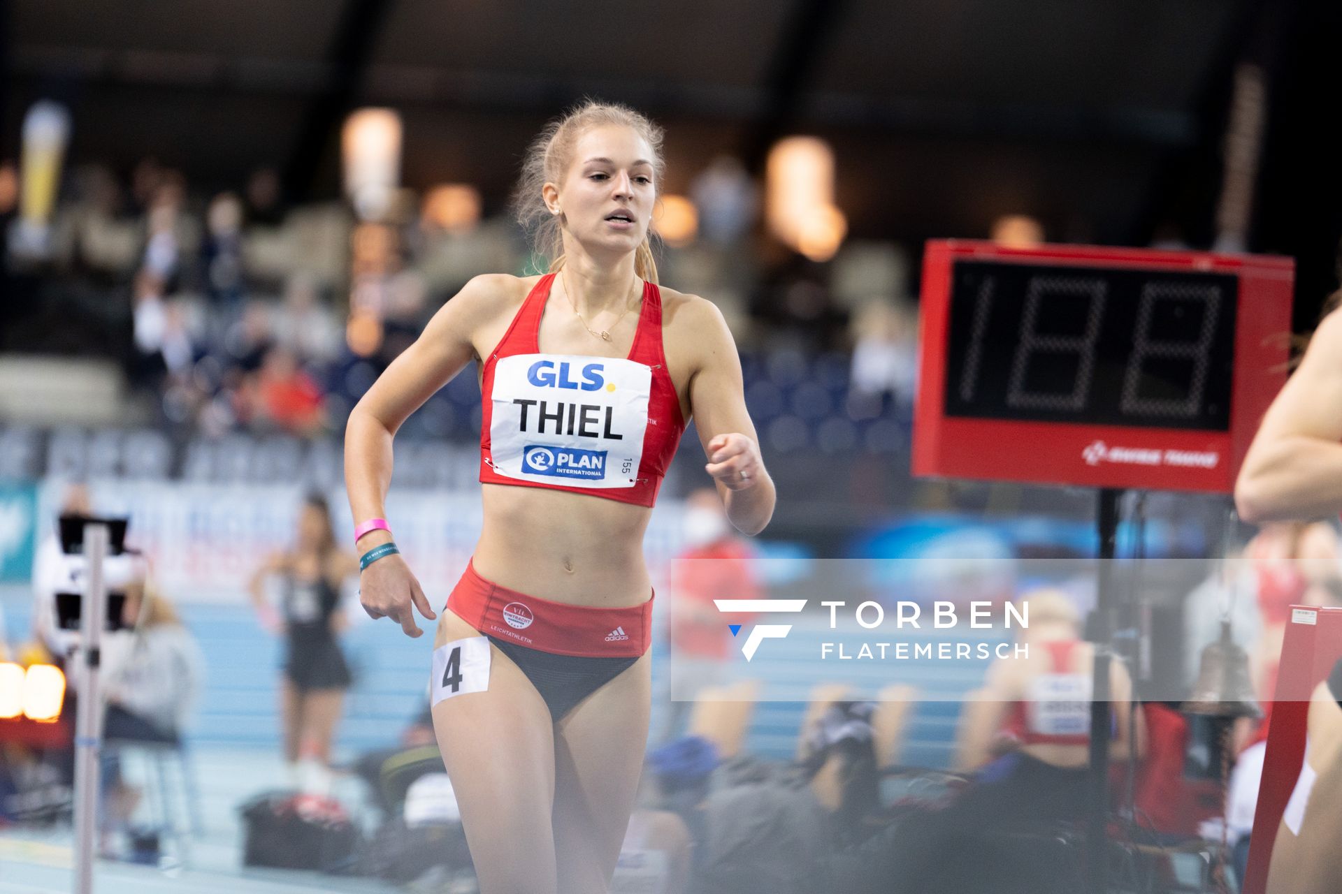 Luna Thiel (VfL Eintracht Hannover) am 27.02.2022 waehrend der Deutschen Leichtathletik-Hallenmeisterschaften (Tag 2) in der Quarterback Immobilien Arena in Leipzig