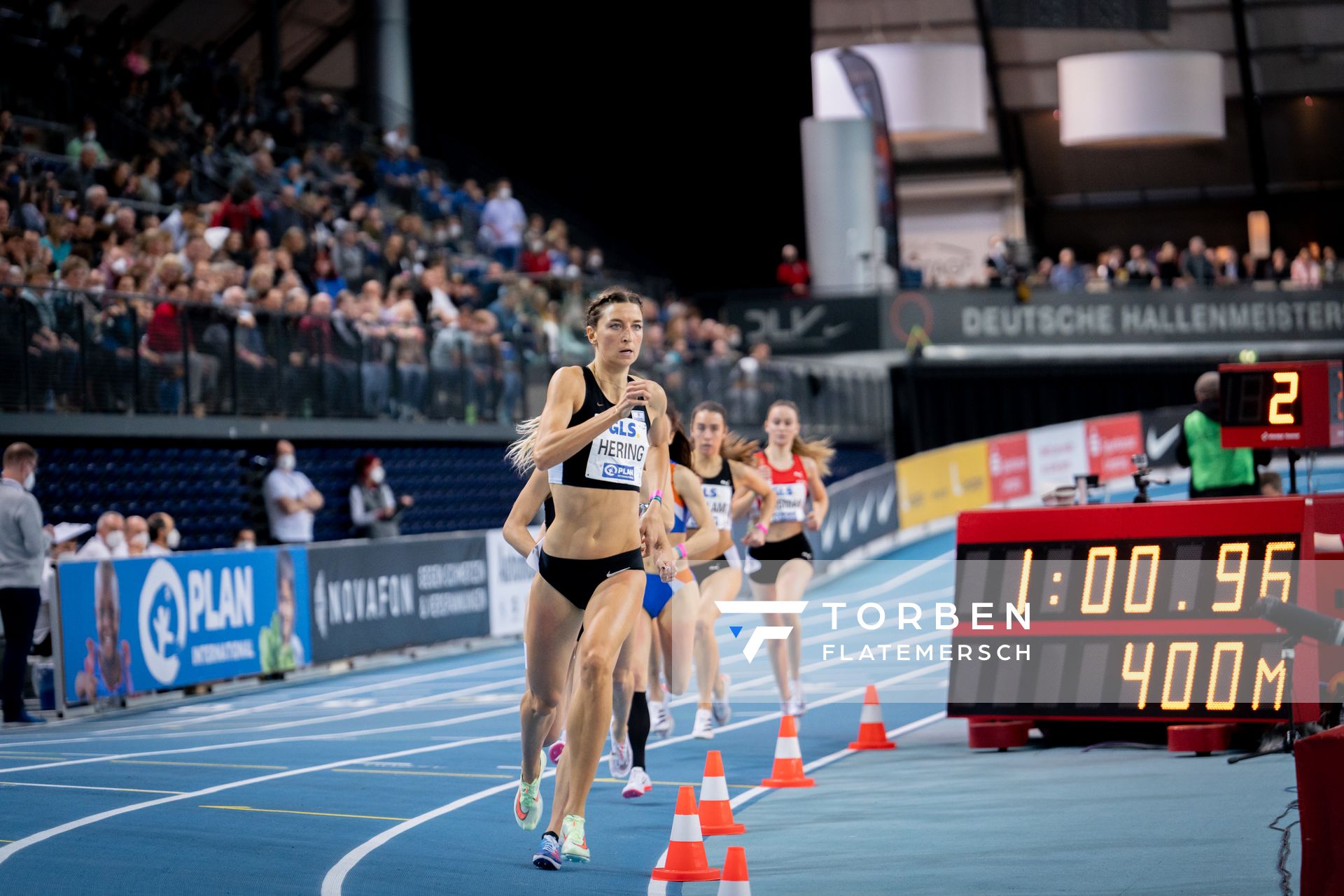 Christina Hering (LG Stadtwerke Muenchen) am 27.02.2022 waehrend der Deutschen Leichtathletik-Hallenmeisterschaften (Tag 2) in der Quarterback Immobilien Arena in Leipzig