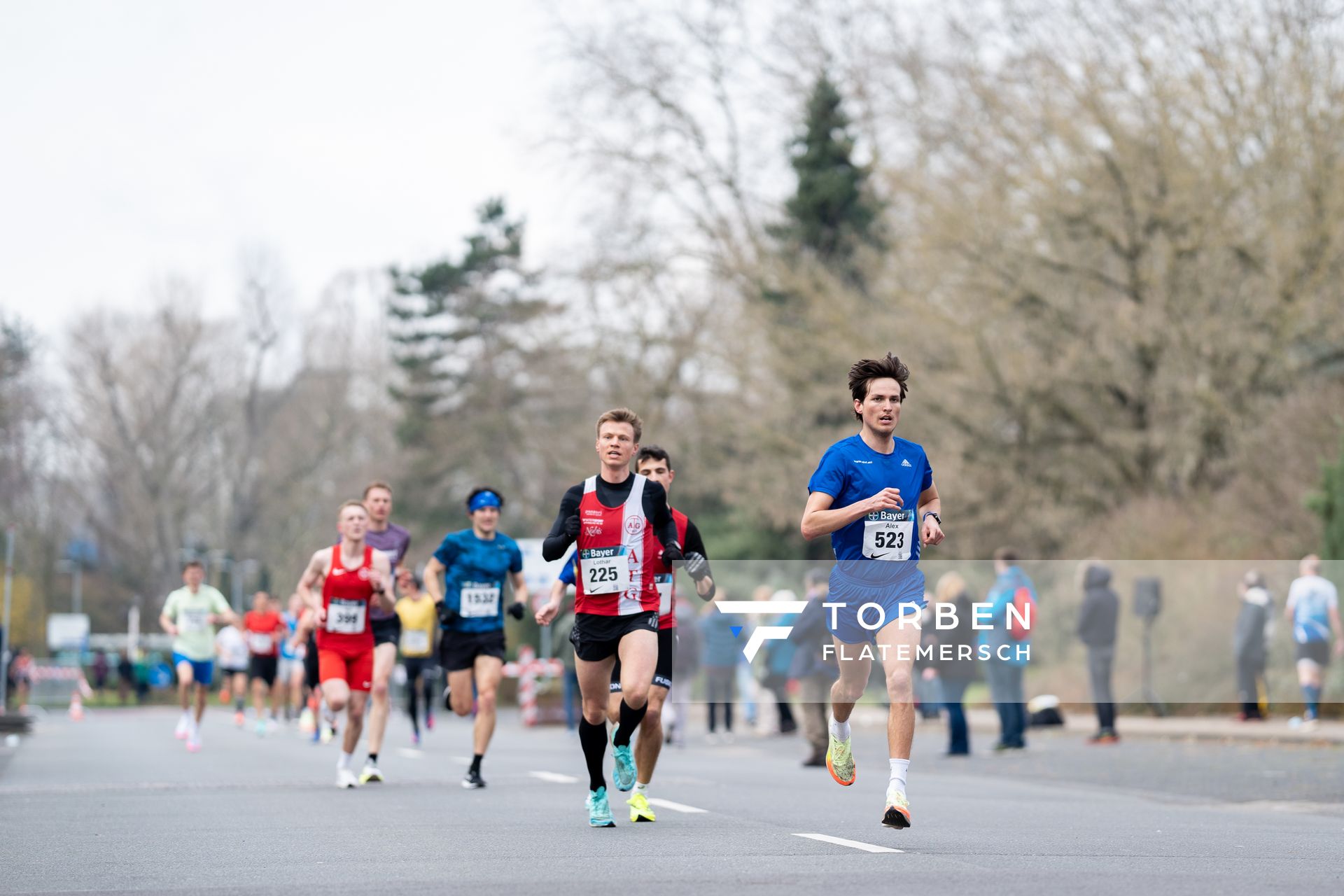 Lothar Wyrwoll (Aachener TG), Alex Paulien (TV Waldstraße Wiesbaden) am 06.03.2022 beim „Rund um das Bayer-Kreuz“ in Leverkusen