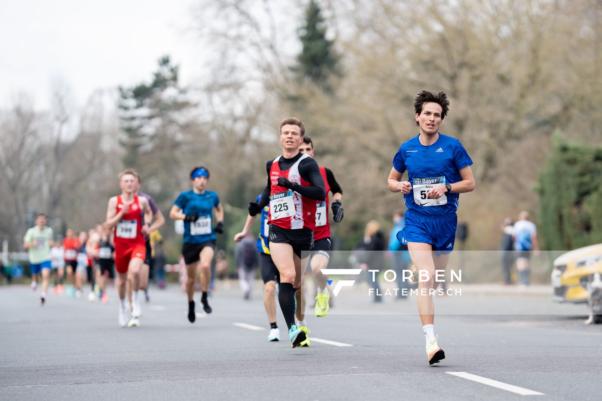 Lothar Wyrwoll (Aachener TG), Alex Paulien (TV Waldstraße Wiesbaden) am 06.03.2022 beim „Rund um das Bayer-Kreuz“ in Leverkusen