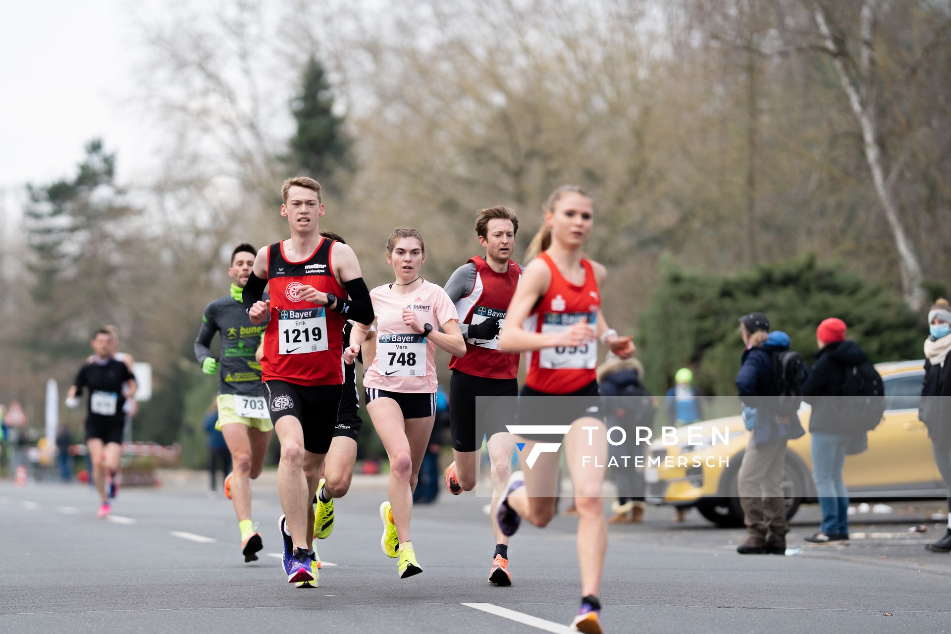 Erik Siemer (LG Osnabrueck), Vera Coutelier (ASV Koeln) am 06.03.2022 beim „Rund um das Bayer-Kreuz“ in Leverkusen