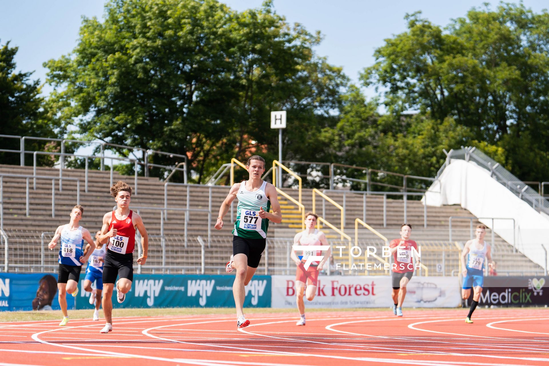 Elias Ehrmann (LG Dornburg), Melvin Schleicher (SC Potsdam), Max Husemann (Eintracht Hildesheim), Ben Luca Bothe (Sportclub Magdeburg), Sandro-Patrice Mittag (LV 90 Erzgebirge), Thorben Henkel (LAZ Zweibruecken) ueber 400m am 15.07.2022 waehrend den deutschen Leichtathletik-Jugendmeisterschaften 2022 in Ulm