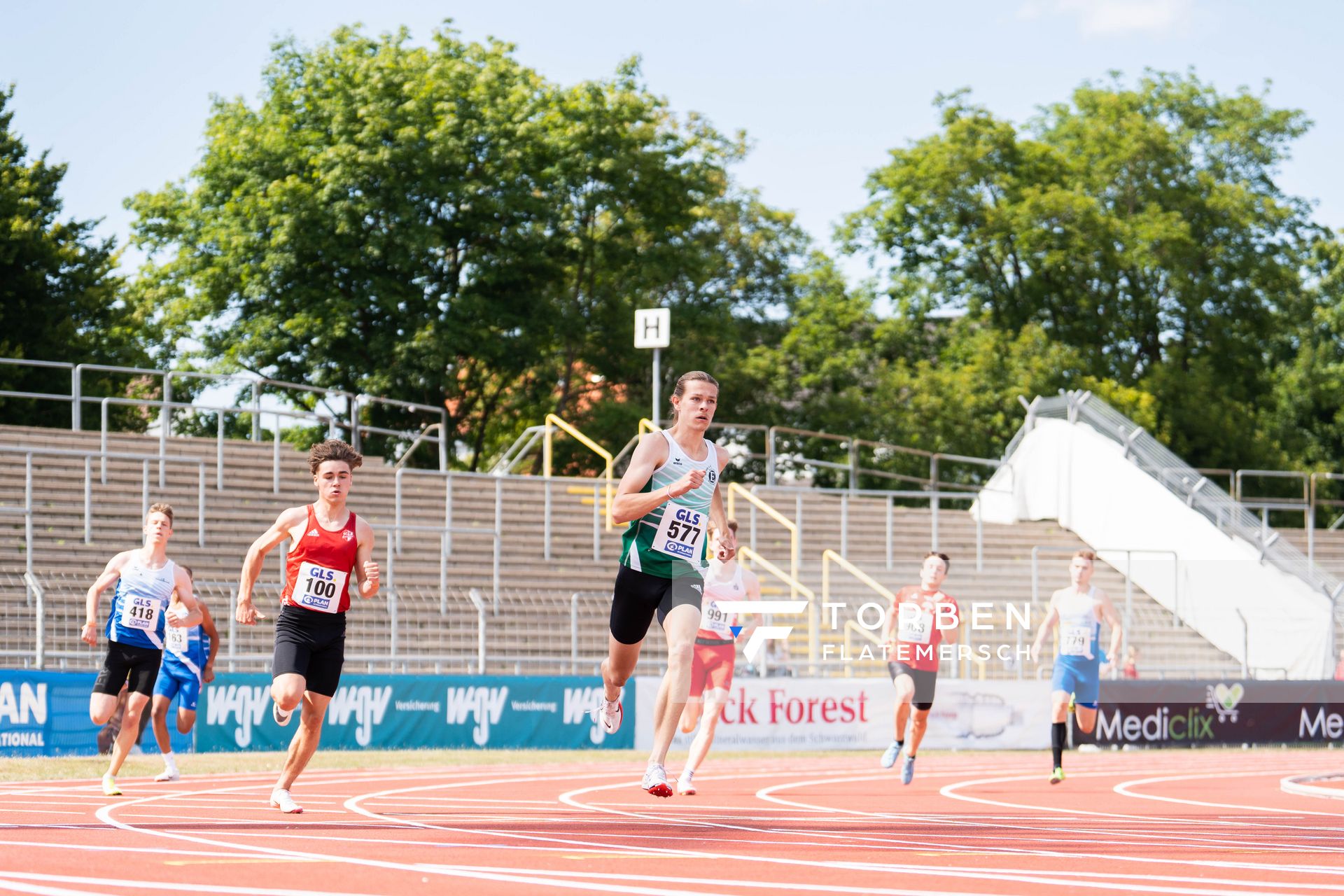 Elias Ehrmann (LG Dornburg), Melvin Schleicher (SC Potsdam), Max Husemann (Eintracht Hildesheim), Ben Luca Bothe (Sportclub Magdeburg), Sandro-Patrice Mittag (LV 90 Erzgebirge), Thorben Henkel (LAZ Zweibruecken) ueber 400m am 15.07.2022 waehrend den deutschen Leichtathletik-Jugendmeisterschaften 2022 in Ulm