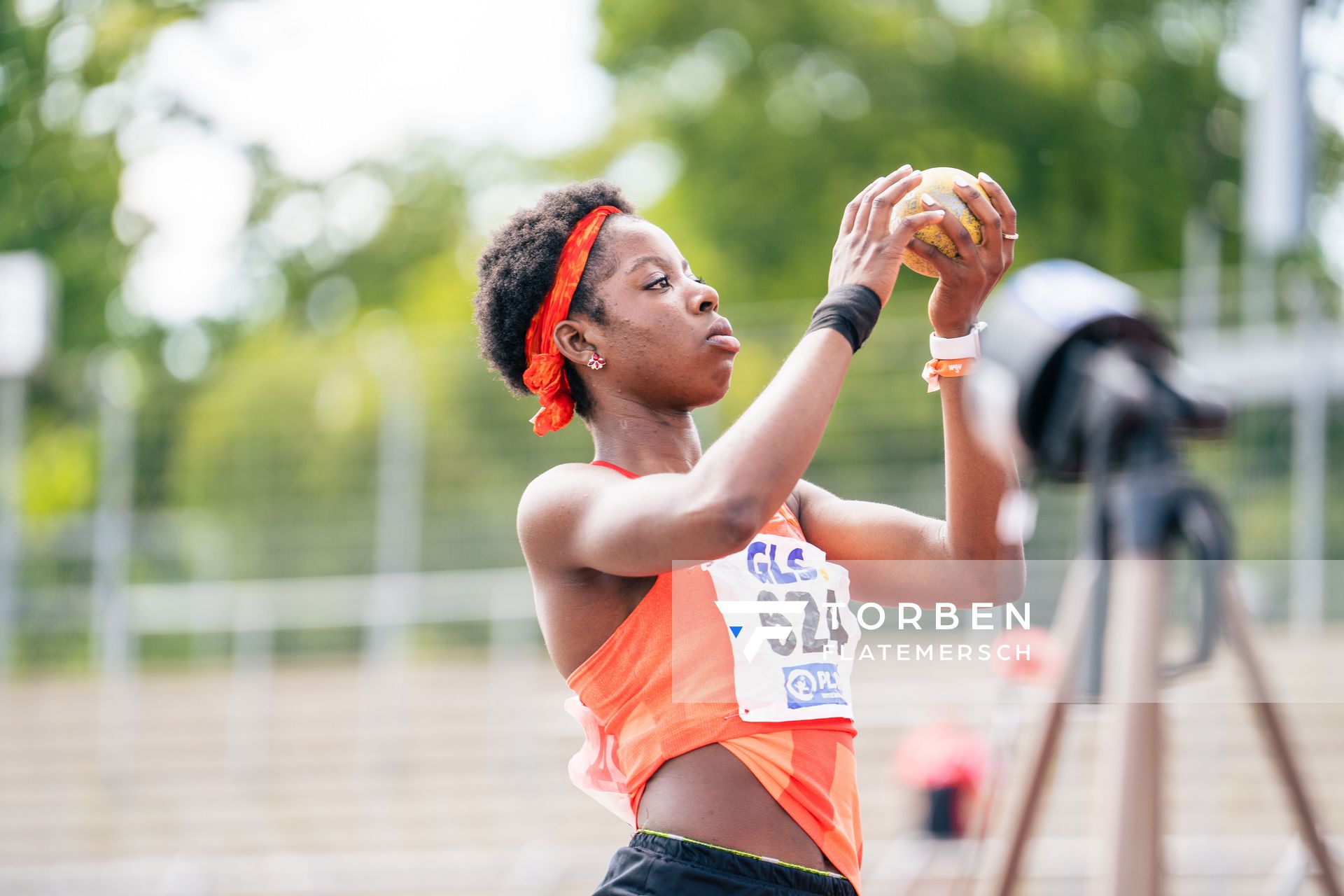 Fortuna Ornella Nkengue (MTV Wittmund) im Kugelstossen am 15.07.2022 waehrend den deutschen Leichtathletik-Jugendmeisterschaften 2022 in Ulm