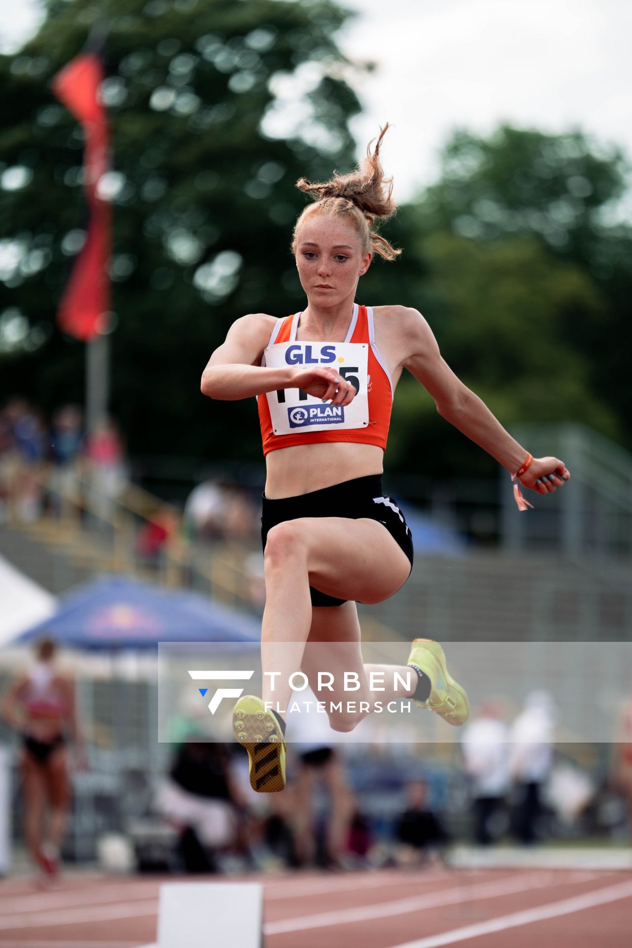 Lenia Kurrle (TSV Gomaringen) im Dreisprung am 15.07.2022 waehrend den deutschen Leichtathletik-Jugendmeisterschaften 2022 in Ulm