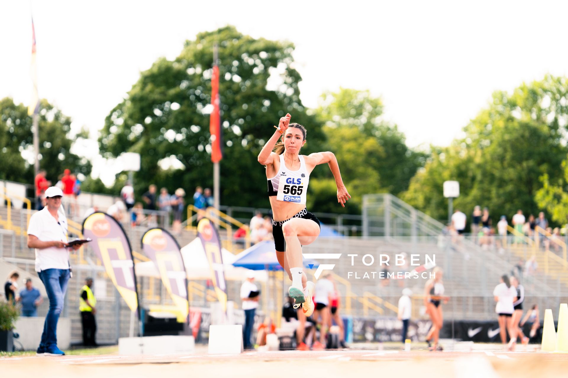 Sophia Ludwig (Hannover 96) im Dreisprung am 15.07.2022 waehrend den deutschen Leichtathletik-Jugendmeisterschaften 2022 in Ulm