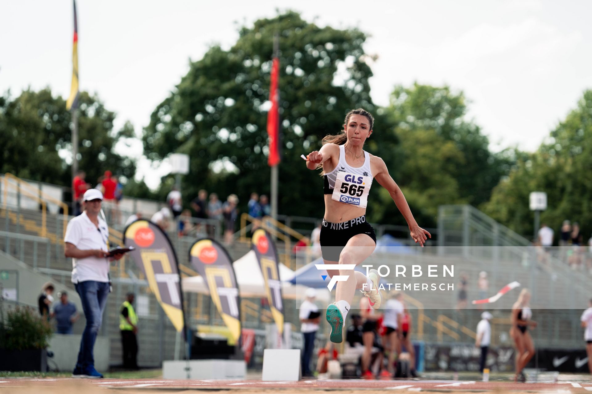 Sophia Ludwig (Hannover 96) im Dreisprung am 15.07.2022 waehrend den deutschen Leichtathletik-Jugendmeisterschaften 2022 in Ulm