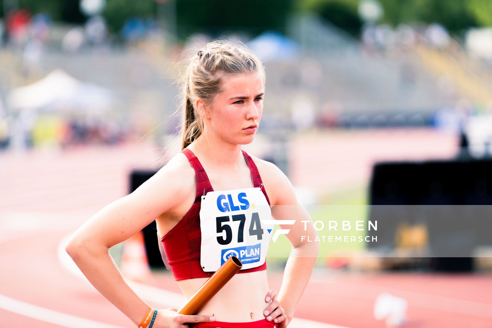 Charlotte Waldkirch (VfL Eintracht Hannover) als Startlaeuferin der 4x100m Staffel des VfL Eintracht Hannover am 15.07.2022 waehrend den deutschen Leichtathletik-Jugendmeisterschaften 2022 in Ulm