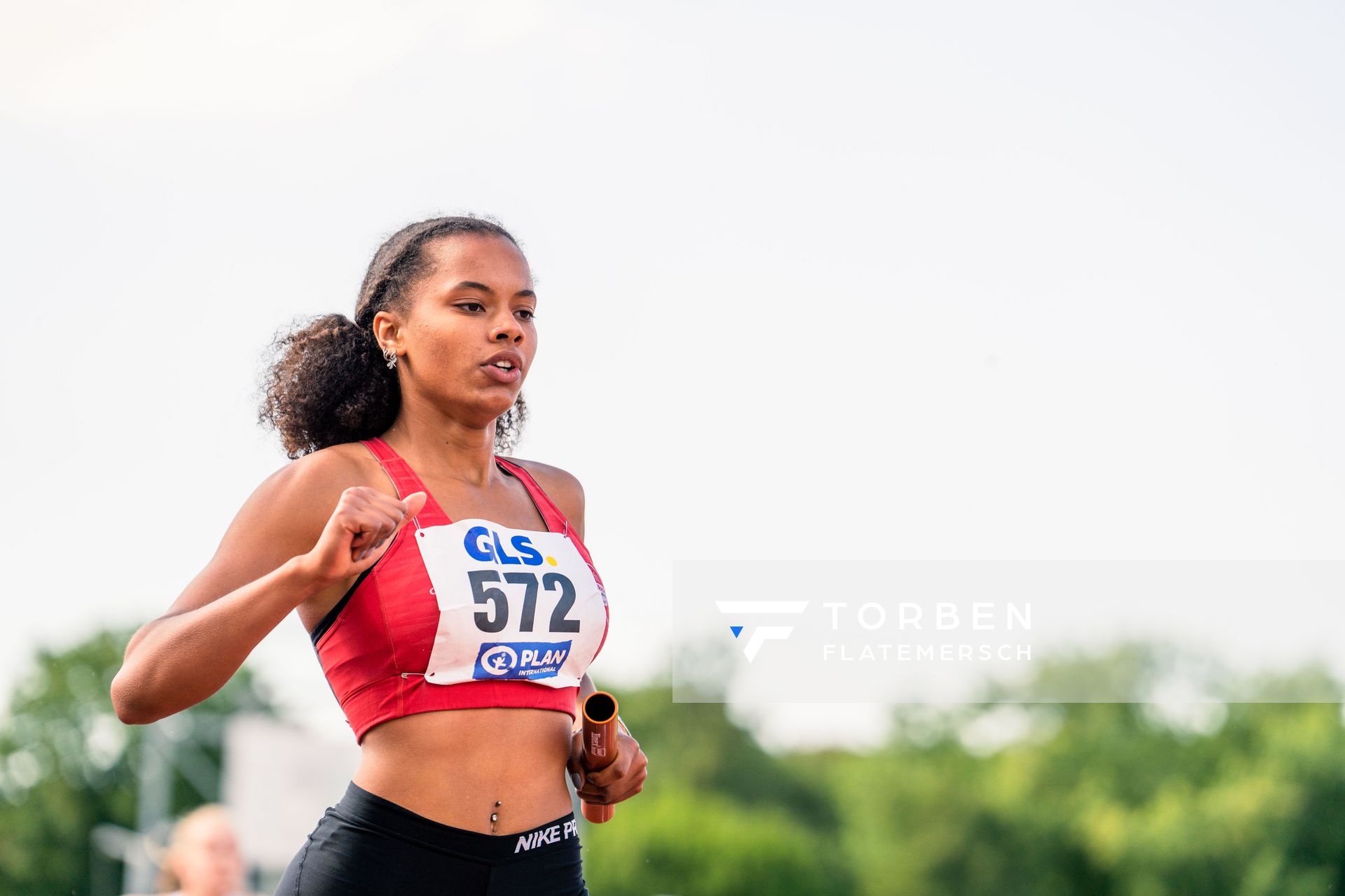 Jeanne Alipoé (VfL Eintracht Hannover) als Schlusslaeuferin der 4x100m Staffel des VfL Eintracht Hannover am 15.07.2022 waehrend den deutschen Leichtathletik-Jugendmeisterschaften 2022 in Ulm
