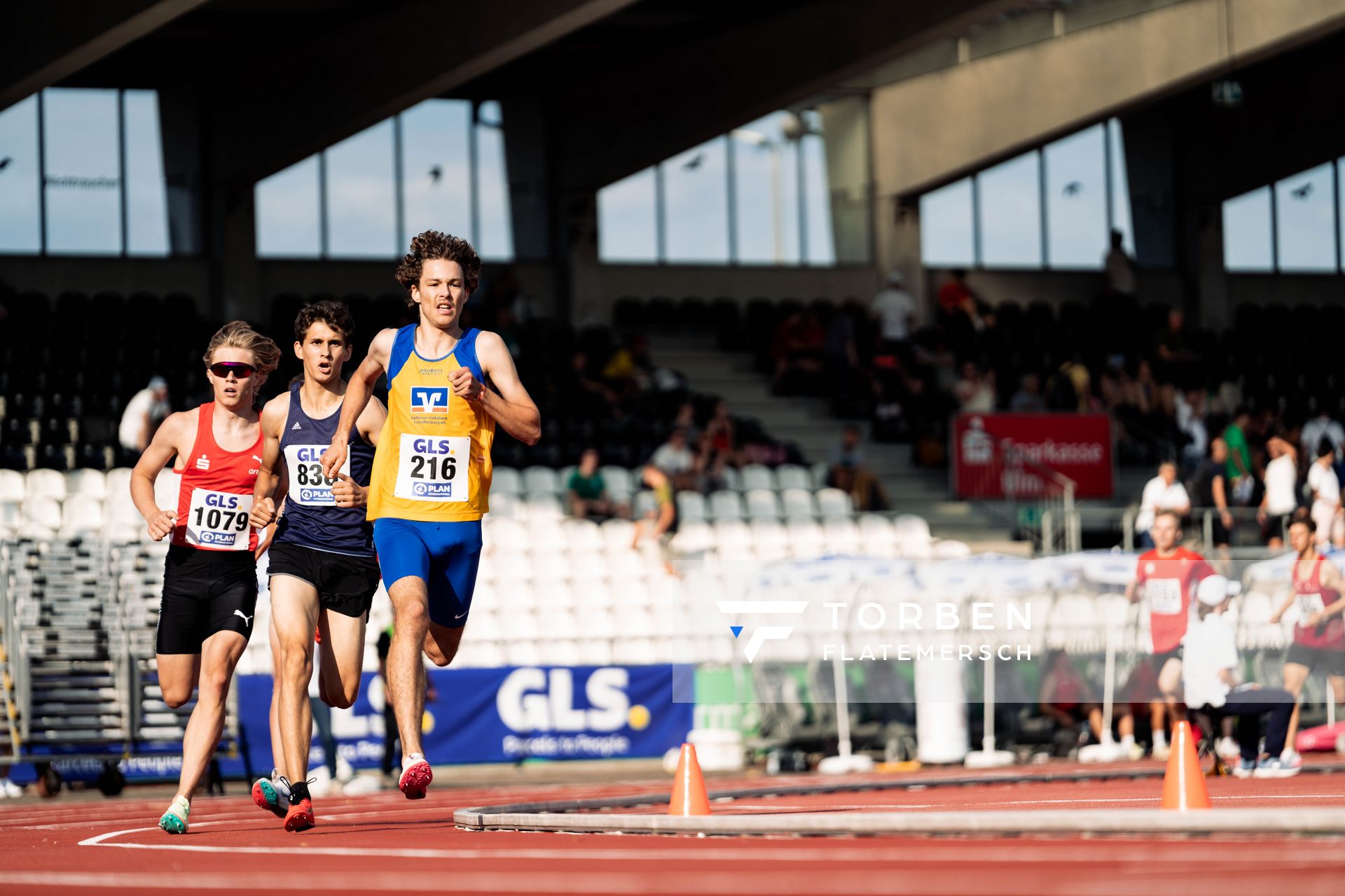 Paul Fecher (LG LKr Aschaffenburg) vor Nicolas Kopelsky (ATSV Saarbruecken) und Paul Groever (LG Olympia Dortmund) am 15.07.2022 waehrend den deutschen Leichtathletik-Jugendmeisterschaften 2022 in Ulm