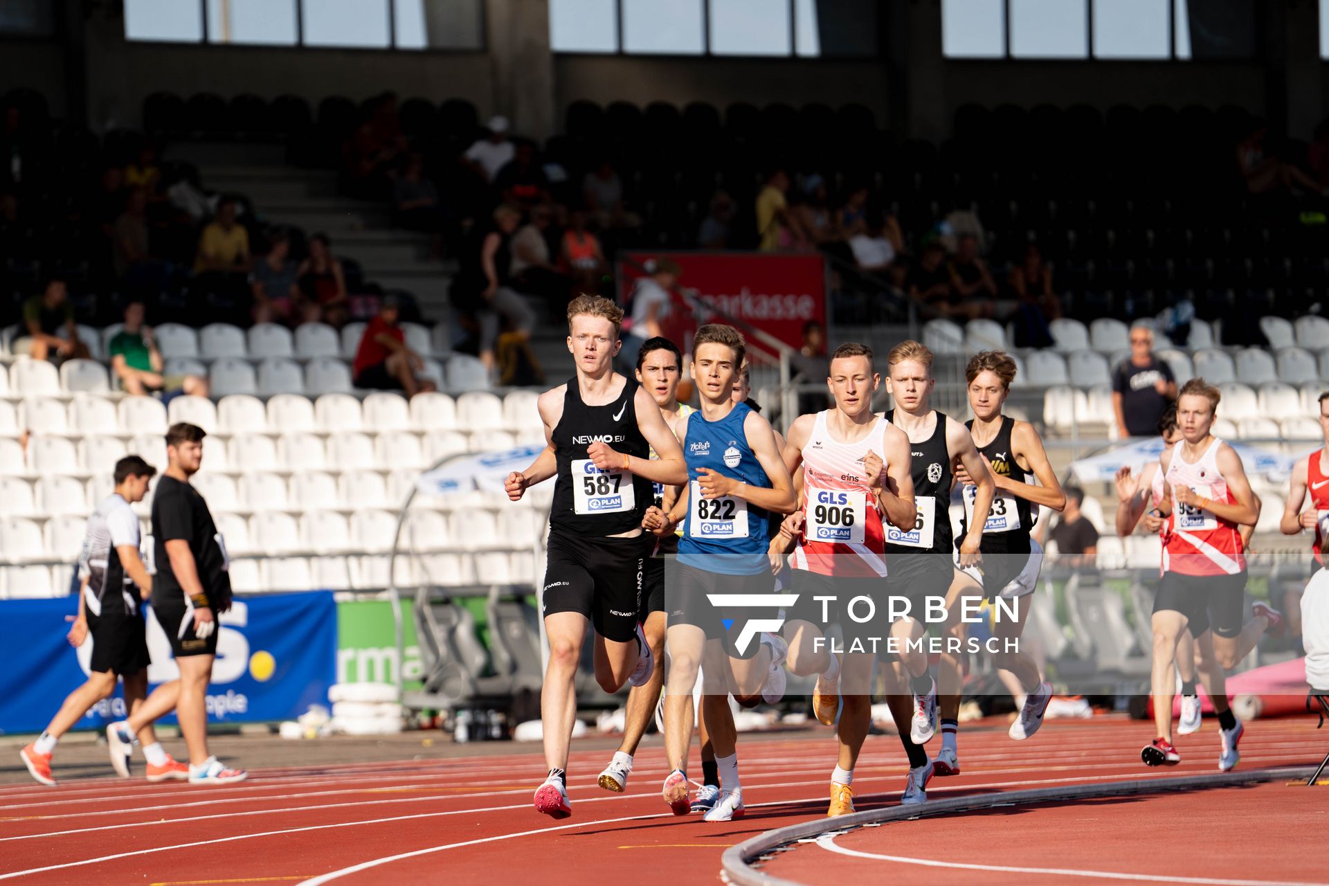 Tammo Doerner (SV Nordenham), Hauke Trost (Leichtathletikclub Kronshagen), Christopher Arnold (LV 90 Erzgebirge) ueber 1500m am 15.07.2022 waehrend den deutschen Leichtathletik-Jugendmeisterschaften 2022 in Ulm