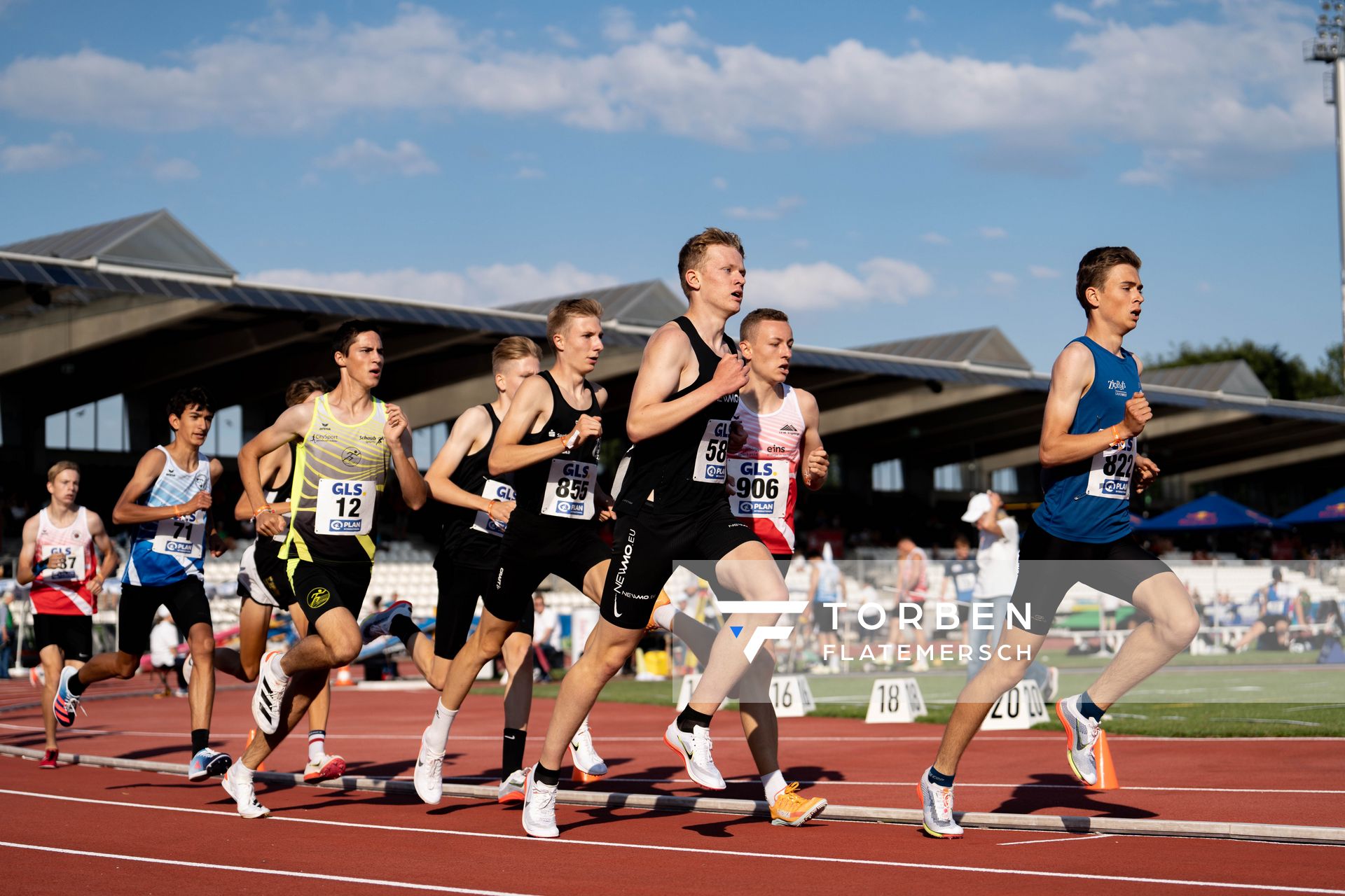 Tammo Doerner (SV Nordenham), Hauke Trost (Leichtathletikclub Kronshagen), Christopher Arnold (LV 90 Erzgebirge) ueber 1500m am 15.07.2022 waehrend den deutschen Leichtathletik-Jugendmeisterschaften 2022 in Ulm