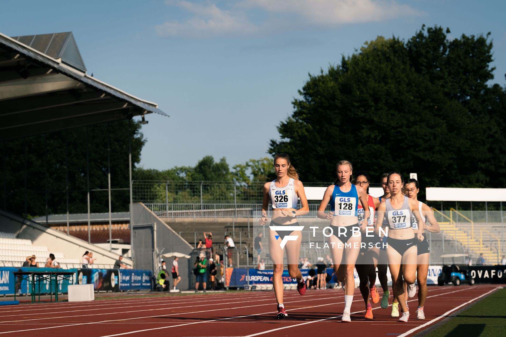 Karla Hiss (LG TELIS FINANZ Regensburg), Emily Quast (VfL Rathenow), Natalie Scrivener (SV Fun-Ball Dortelweil) am 15.07.2022 waehrend den deutschen Leichtathletik-Jugendmeisterschaften 2022 in Ulm