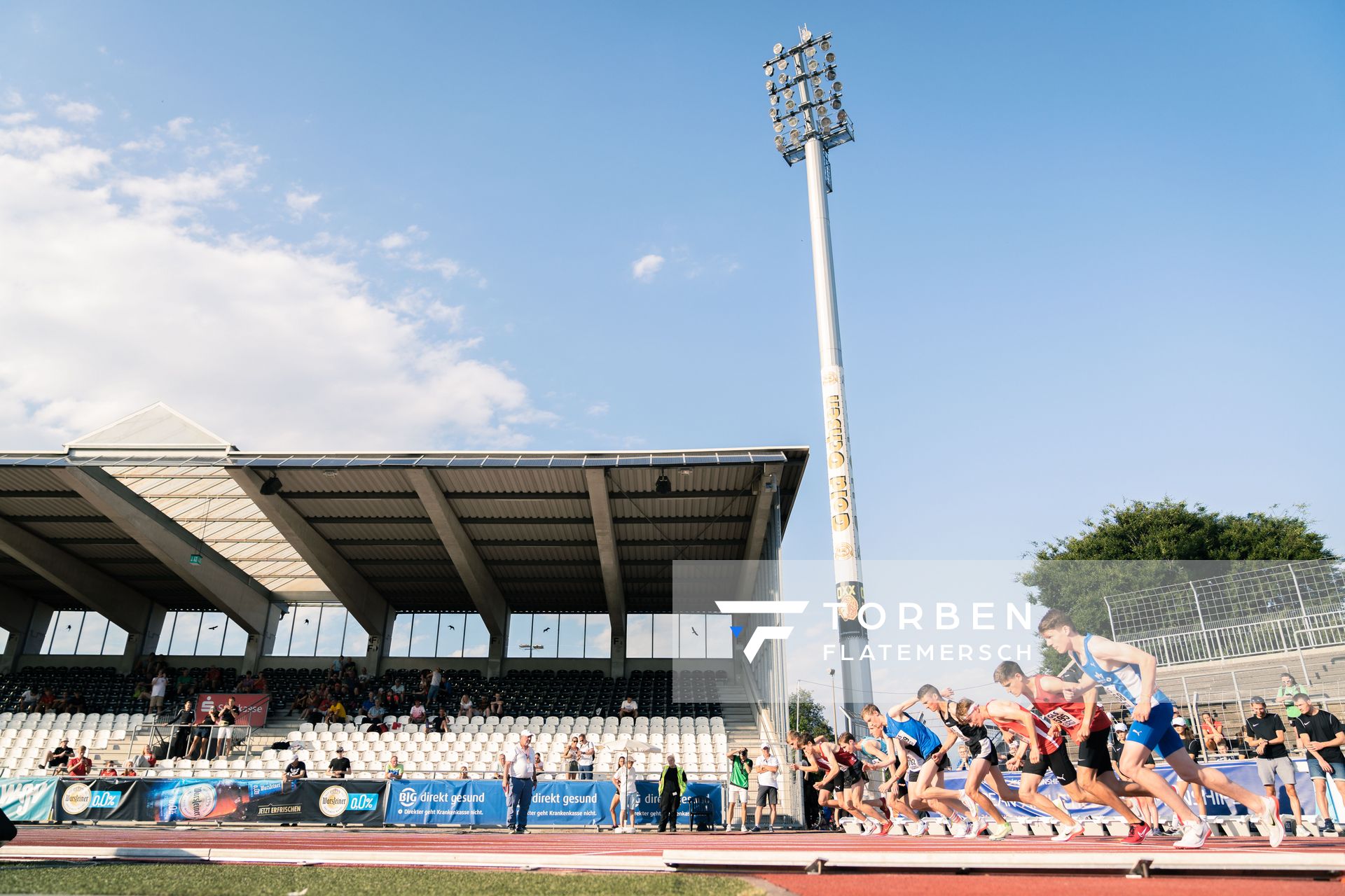 Start 1500m U20 am 15.07.2022 waehrend den deutschen Leichtathletik-Jugendmeisterschaften 2022 in Ulm