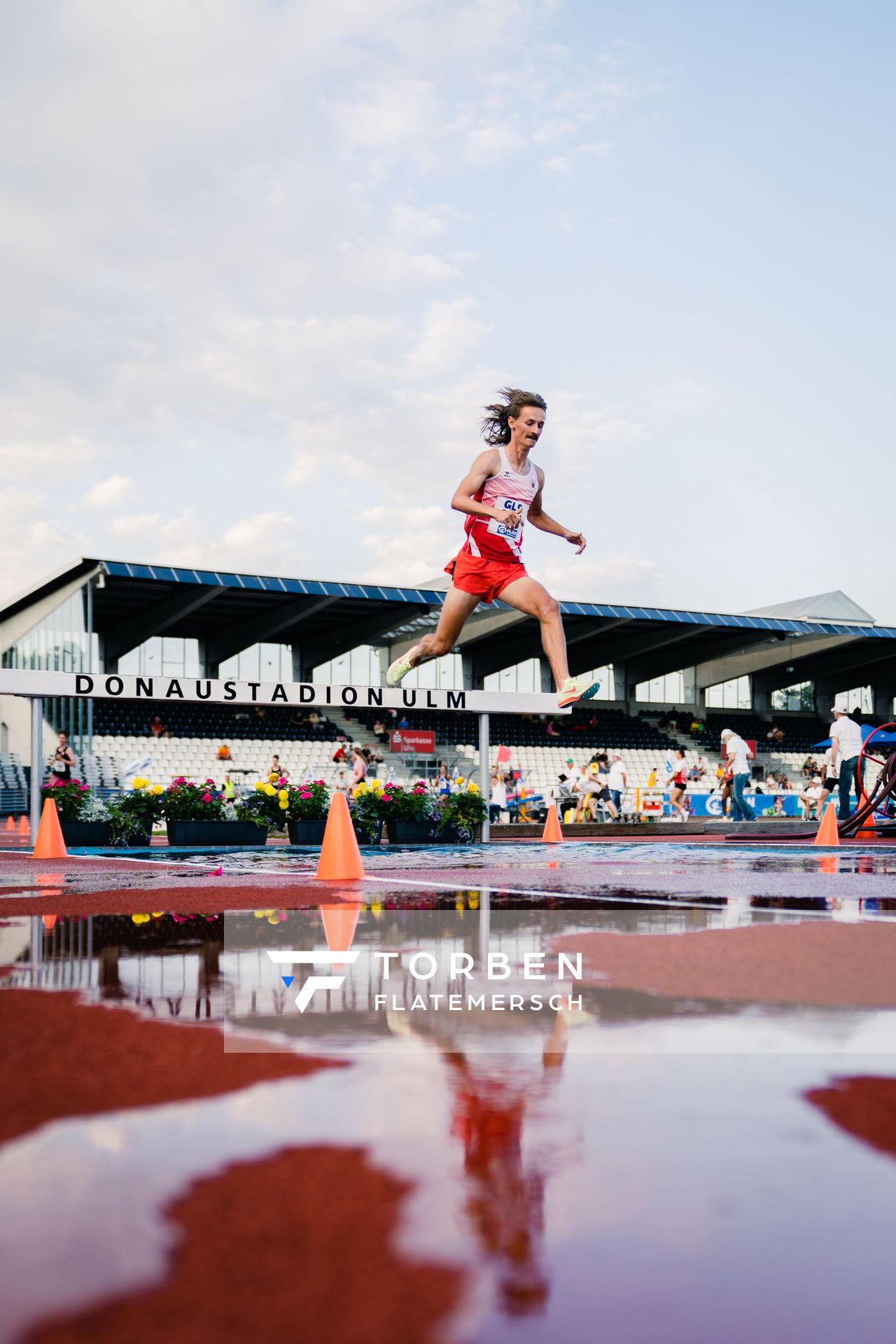 Max Julius Loewe (Dresdner SC 1898) ueber 2000m Hindernis am 15.07.2022 waehrend den deutschen Leichtathletik-Jugendmeisterschaften 2022 in Ulm
