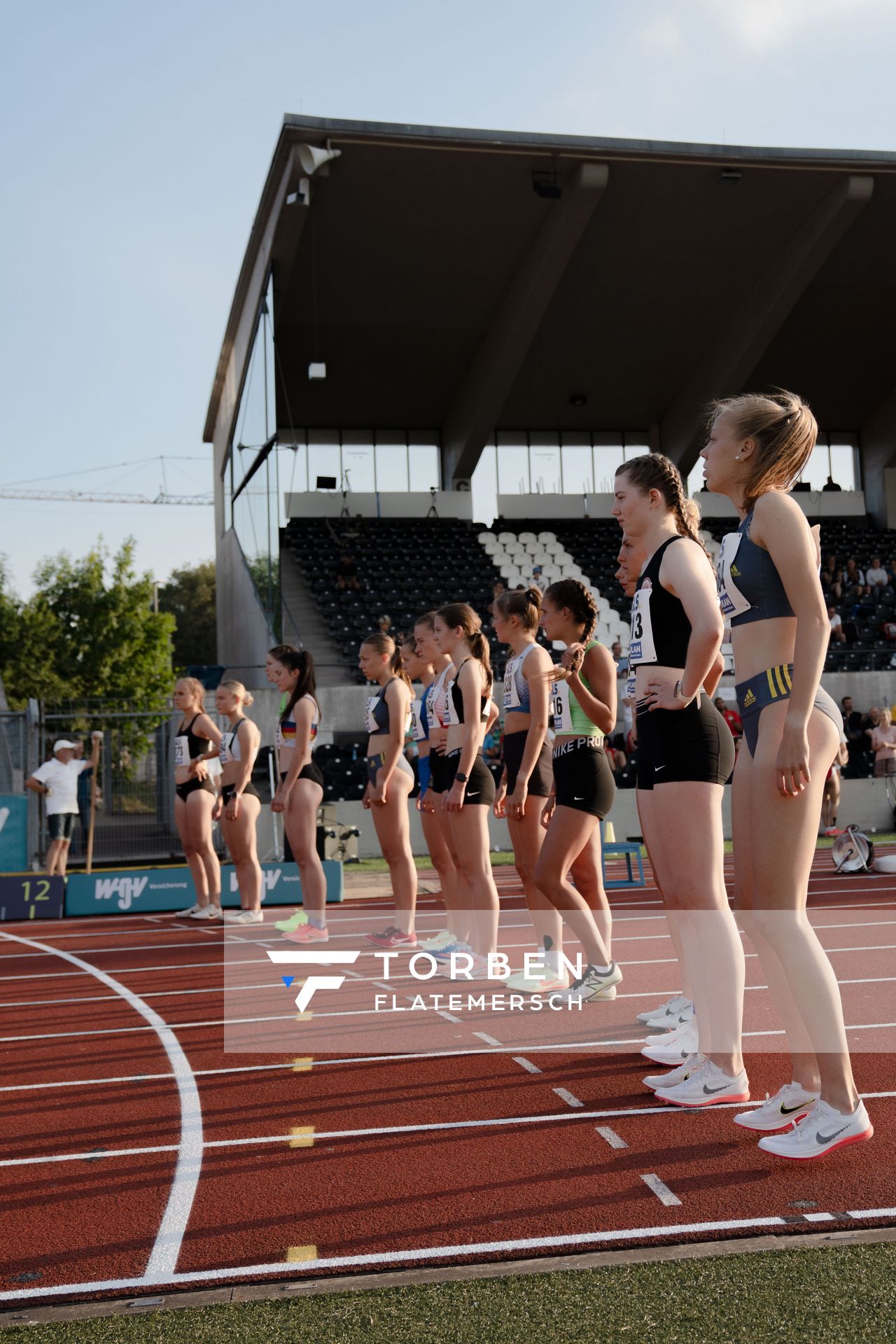 Start des 2000m Hindernis-Laufs am 15.07.2022 waehrend den deutschen Leichtathletik-Jugendmeisterschaften 2022 in Ulm