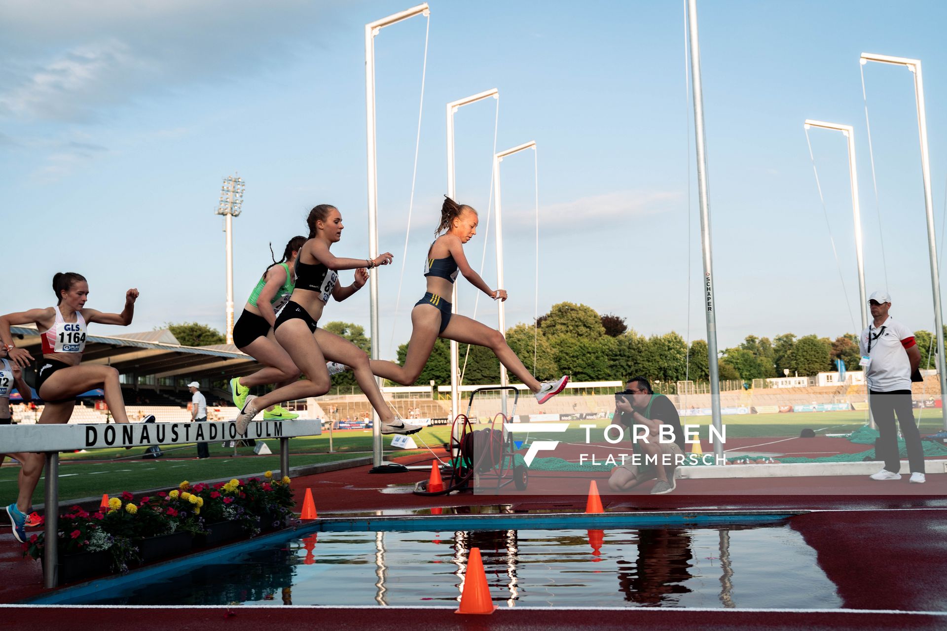 Carolin Hinrichs (VfL Loeningen), Neele Heyne (SC DHfK Leipzig e.V.) am 15.07.2022 waehrend den deutschen Leichtathletik-Jugendmeisterschaften 2022 in Ulm