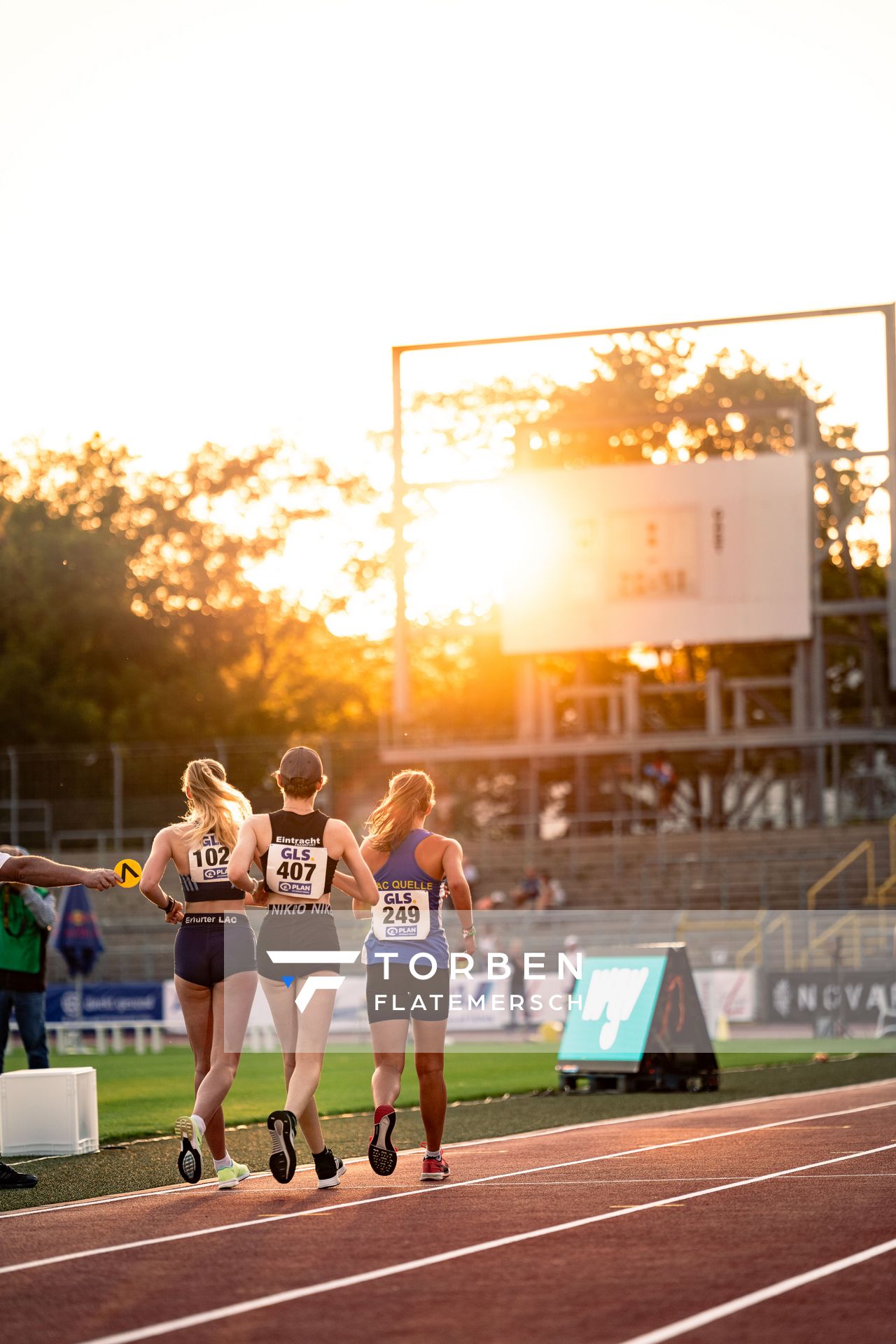 Frederick Weigel (SC Potsdam), Tabea Kiefer (Eintracht Frankfurt e.V.), Marie Krebelder (LAC Quelle Fuerth) am 15.07.2022 waehrend den deutschen Leichtathletik-Jugendmeisterschaften 2022 in Ulm