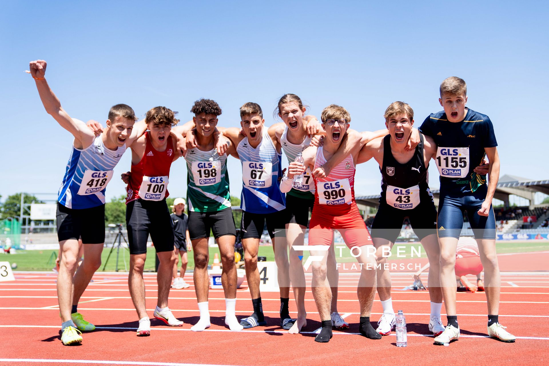Die U18 400m LaueferElias Ehrmann (LG Dornburg), Melvin Schleicher (SC Potsdam), Alexandro Seiler (SV Preussen Berlin), Alexander Senski (SR Yburg Steinbach), Max Husemann (Eintracht Hildesheim), Lucien Berger (Sportclub Magdeburg), Gero Andres Fischer (MTG Mannheim), Fabian Straberg (Recklinghaeuser LC) am 16.07.2022 waehrend den deutschen Leichtathletik-Jugendmeisterschaften 2022 in Ulm