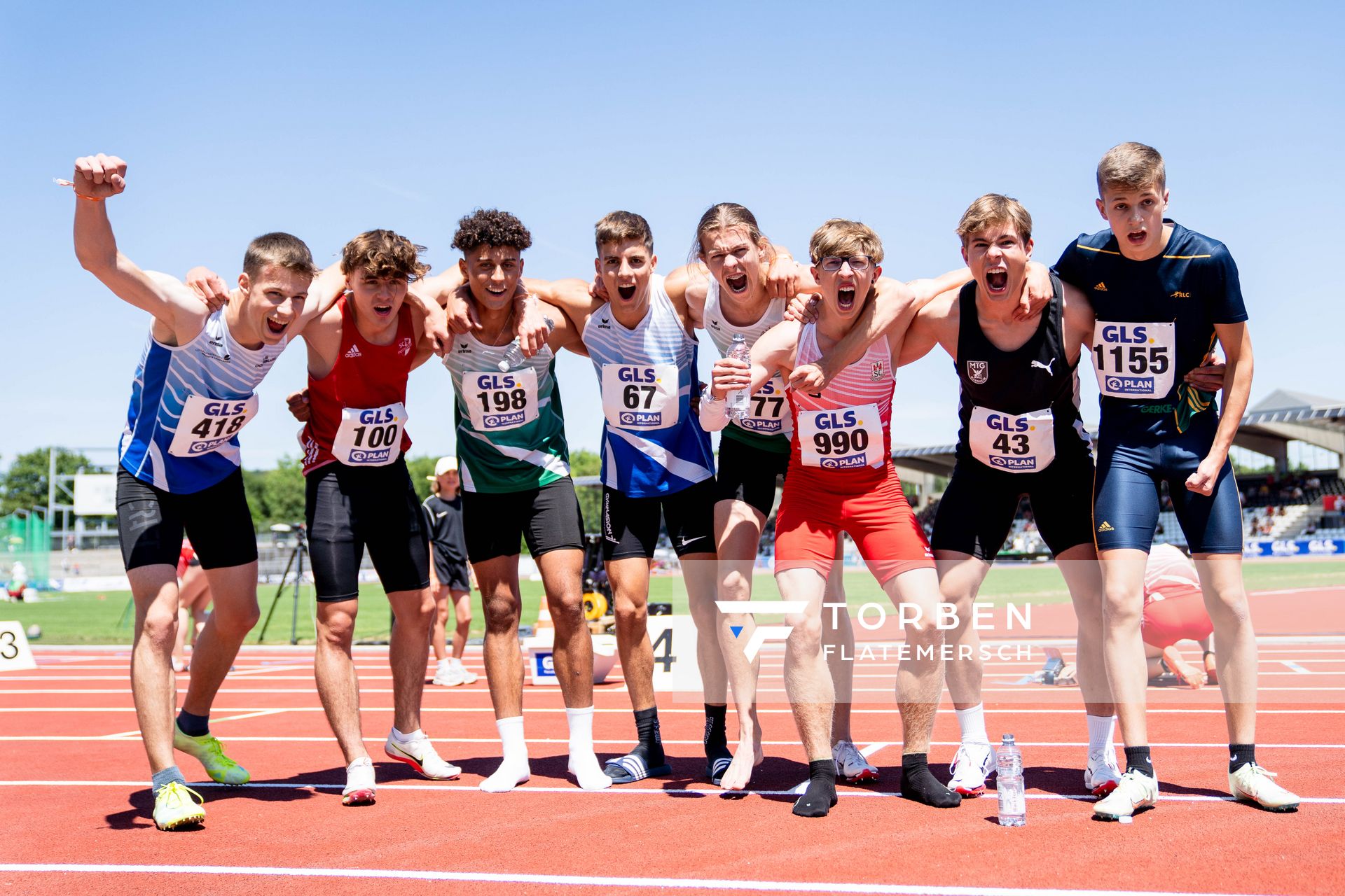 Die U18 400m LaueferElias Ehrmann (LG Dornburg), Melvin Schleicher (SC Potsdam), Alexandro Seiler (SV Preussen Berlin), Alexander Senski (SR Yburg Steinbach), Max Husemann (Eintracht Hildesheim), Lucien Berger (Sportclub Magdeburg), Gero Andres Fischer (MTG Mannheim), Fabian Straberg (Recklinghaeuser LC) am 16.07.2022 waehrend den deutschen Leichtathletik-Jugendmeisterschaften 2022 in Ulm