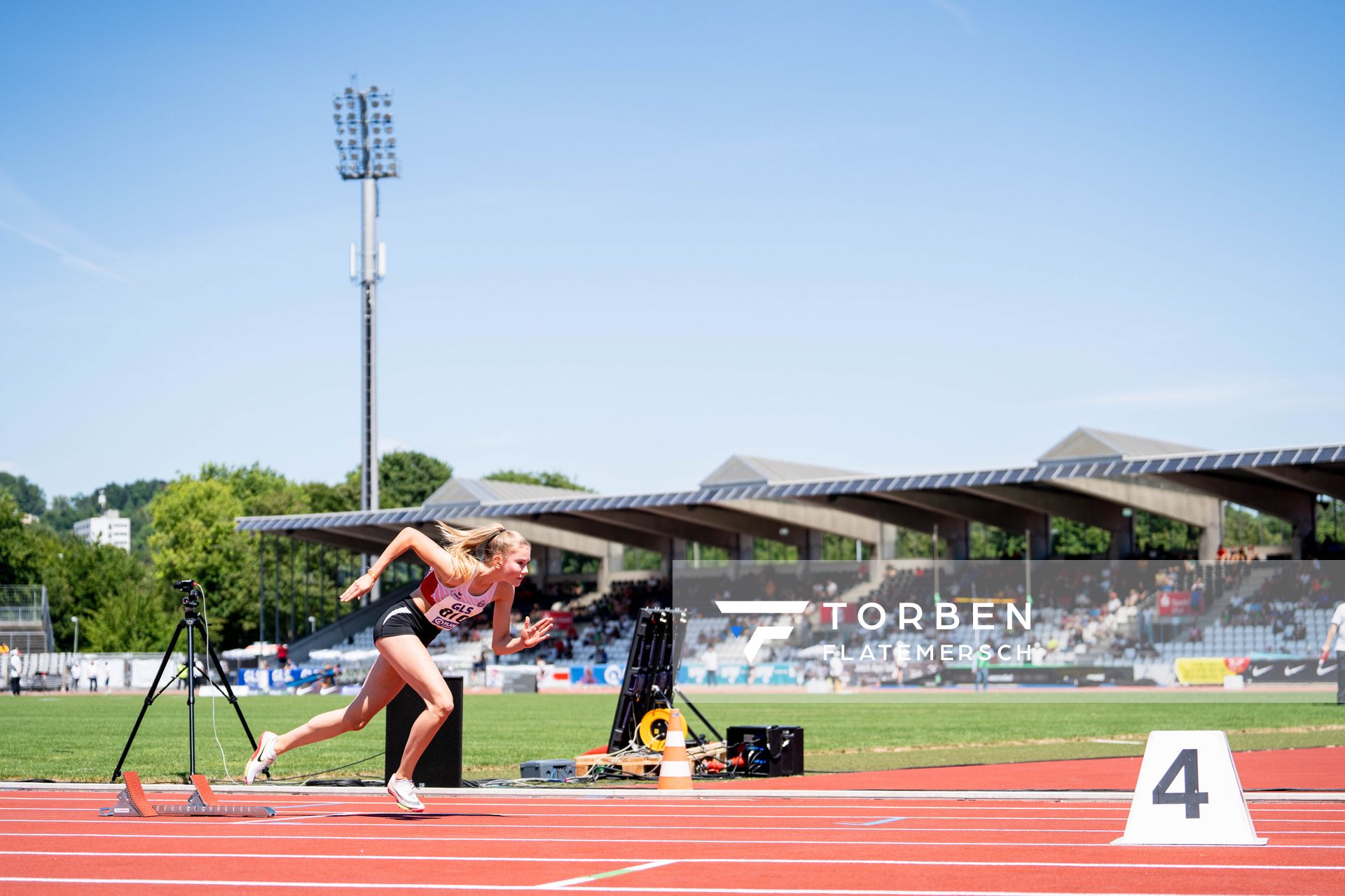 Sina Ehrhardt (LG Rhein-Wied) ueber 400m am 16.07.2022 waehrend den deutschen Leichtathletik-Jugendmeisterschaften 2022 in Ulm