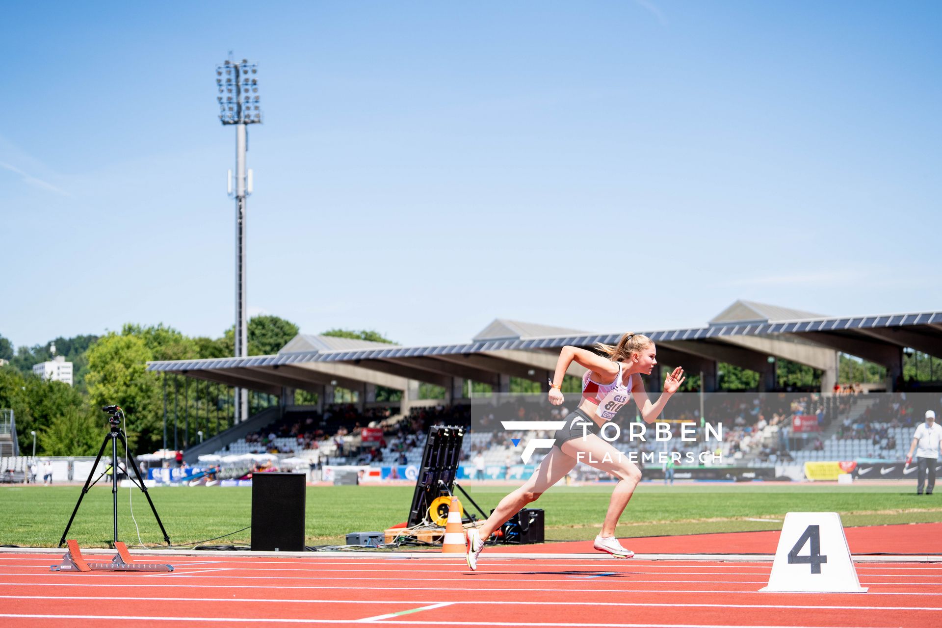 Sina Ehrhardt (LG Rhein-Wied) ueber 400m am 16.07.2022 waehrend den deutschen Leichtathletik-Jugendmeisterschaften 2022 in Ulm