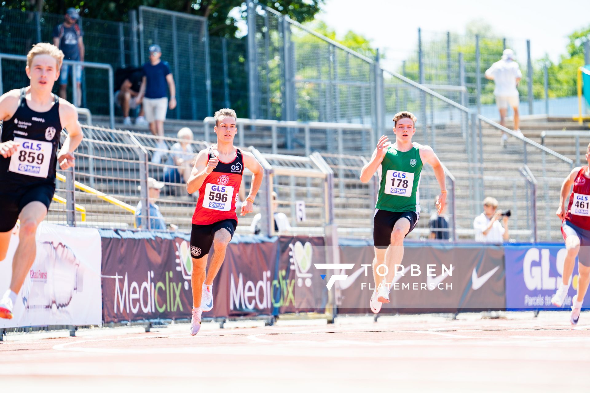 Florian Kroll (LG Osnabrueck) und Friedrich Rumpf (1.VfL FORTUNA Marzahn) am 16.07.2022 waehrend den deutschen Leichtathletik-Jugendmeisterschaften 2022 in Ulm