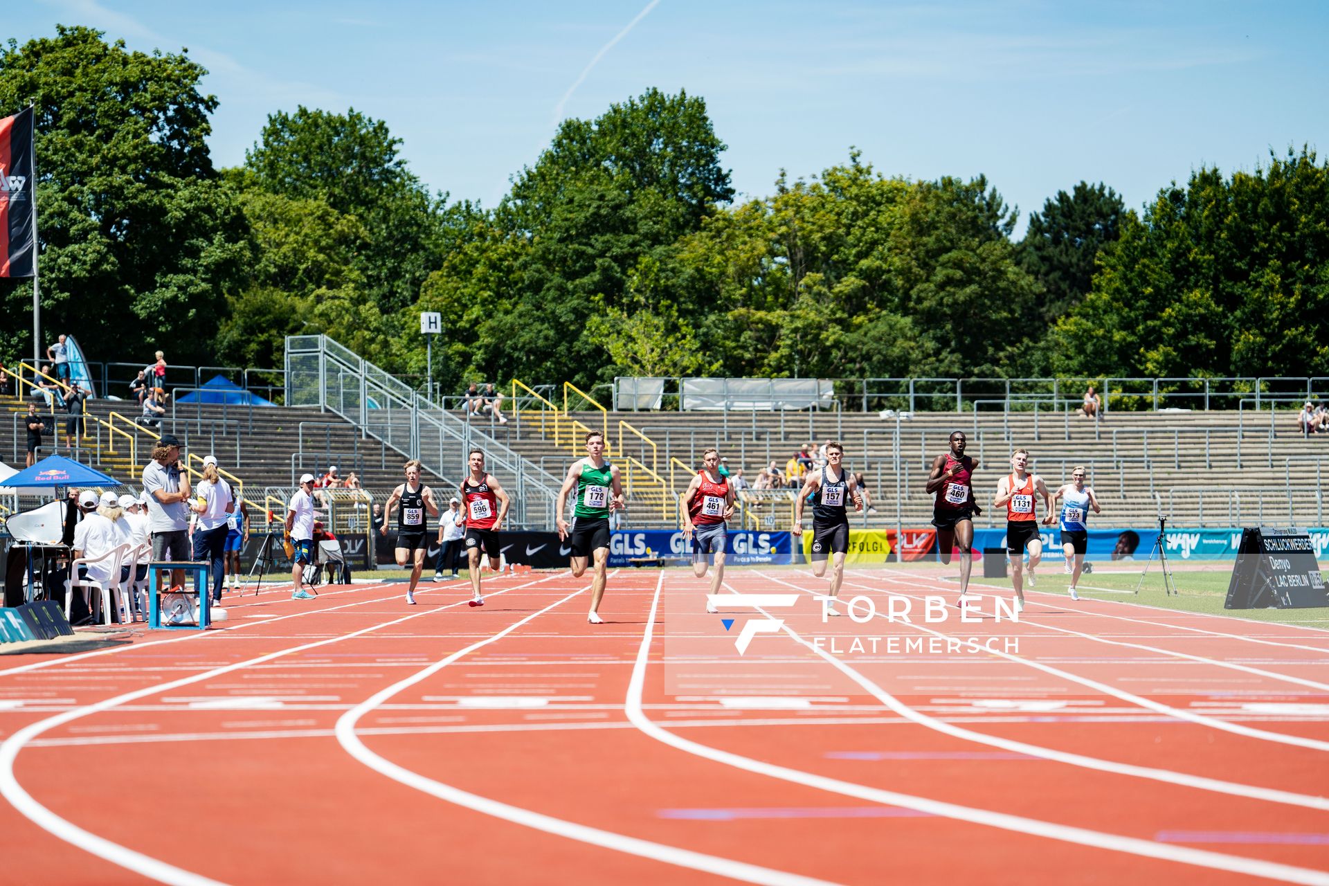 400m Finale U20 mit Louis Fuchs (SC DHfK Leipzig e.V.), Florian Kroll (LG Osnabrueck), Friedrich Rumpf (1.VfL FORTUNA Marzahn), Finn Kohlenbach (Koenigsteiner LV), Lukas Krappe (SCC Berlin), Okai Charles (Koenigsteiner LV), Bastian Sundermann (LG Brillux Muenster), Sven Mueller (MTV Kronberg Leichtathletik) am 16.07.2022 waehrend den deutschen Leichtathletik-Jugendmeisterschaften 2022 in Ulm