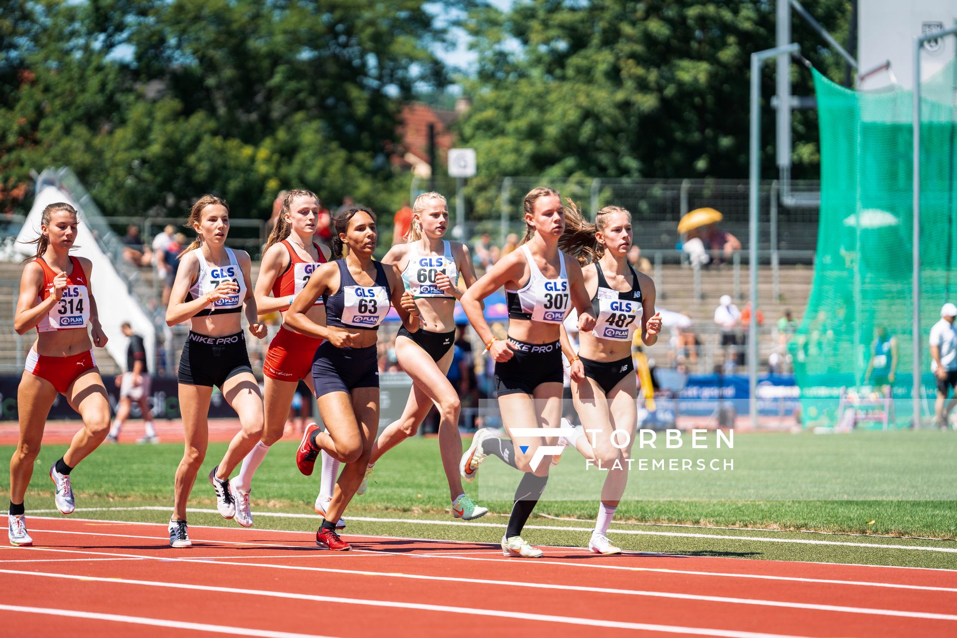 Pauline Lorenz (LAC Passau), Vanda Skupin-Alfa (LG Offenburg), Malena Schomaker (LG Papenburg/Aschendorf), Julia Wilhelm (TSV Ottobeuren), Jana Marie Becker (LG Wettenberg) am 16.07.2022 waehrend den deutschen Leichtathletik-Jugendmeisterschaften 2022 in Ulm