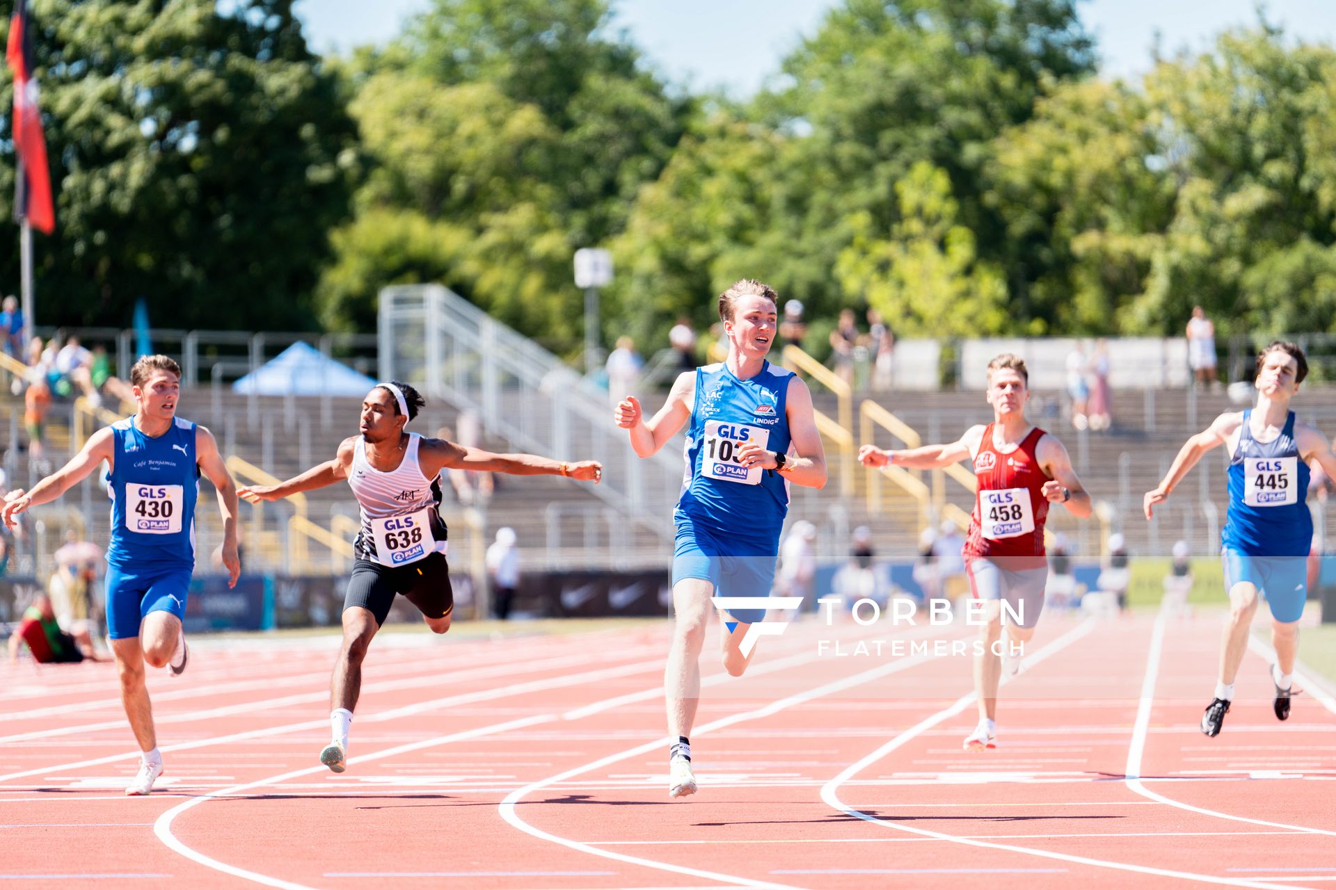 Aaron Amenta (TV Gross-Gerau), Luban Haque (ART Duesseldorf), Benedikt Thomas Wallstein (Gothaer Leichtathletik Centrum), Julian Rubel (Koenigsteiner LV), Elias Stork (Wiesbadener LV) am 16.07.2022 waehrend den deutschen Leichtathletik-Jugendmeisterschaften 2022 in Ulm