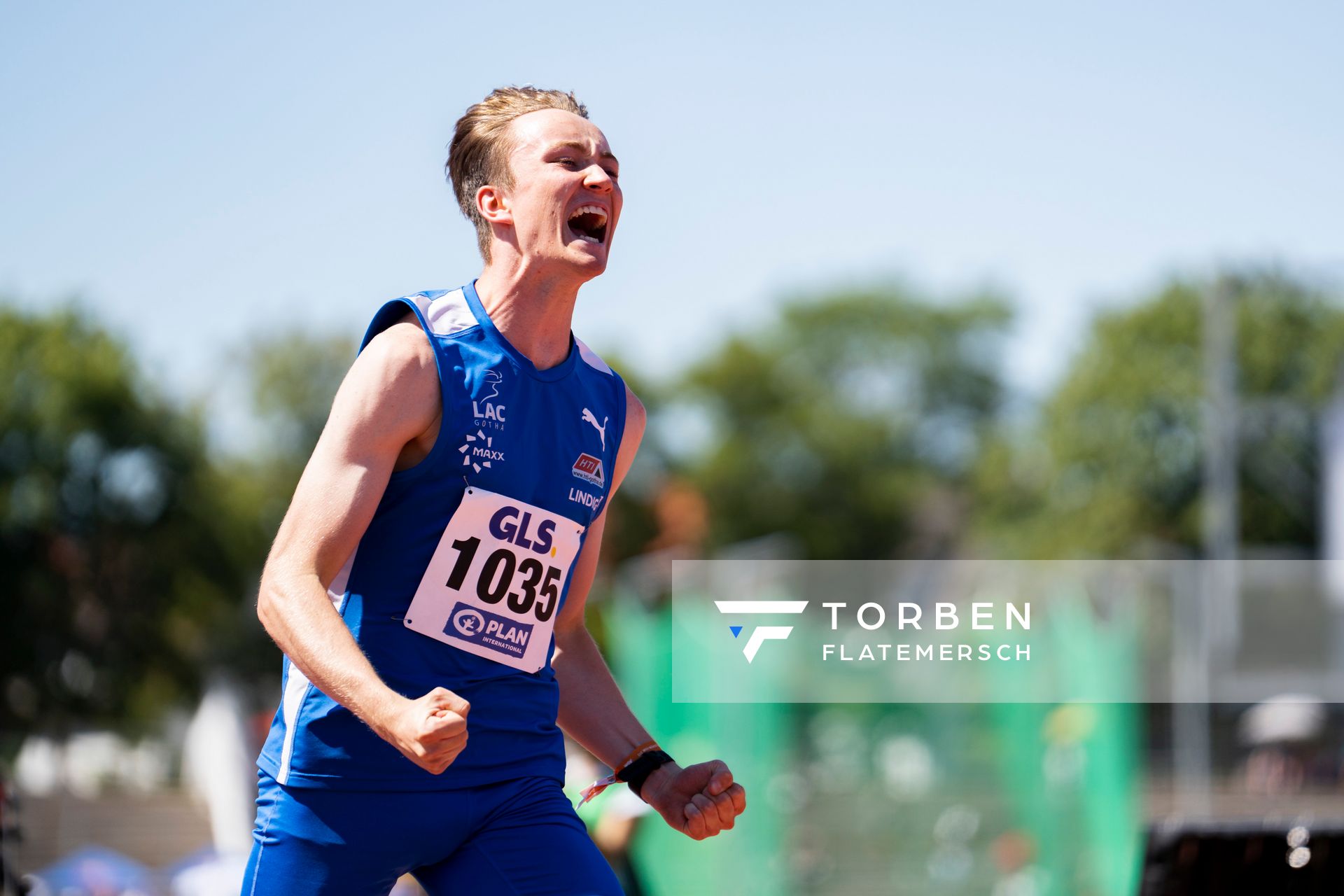 Benedikt Thomas Wallstein (Gothaer Leichtathletik Centrum) freut sich ueber den deutschen Meistertitel am 16.07.2022 waehrend den deutschen Leichtathletik-Jugendmeisterschaften 2022 in Ulm