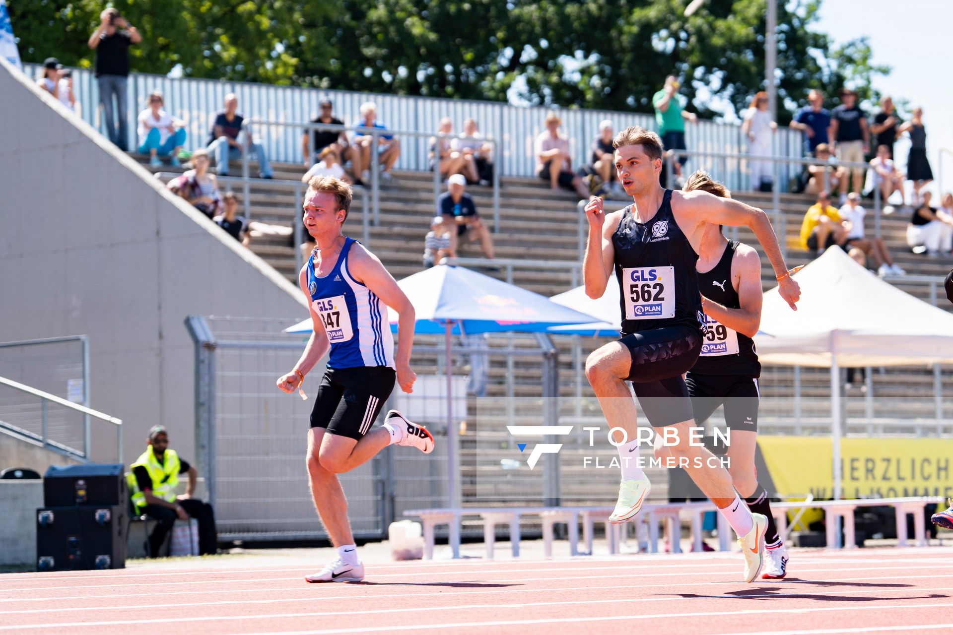 Joshua Ahrens (Hannover 96), Juan-Sebastian Kleta (TV Gelnhausen) am 16.07.2022 waehrend den deutschen Leichtathletik-Jugendmeisterschaften 2022 in Ulm