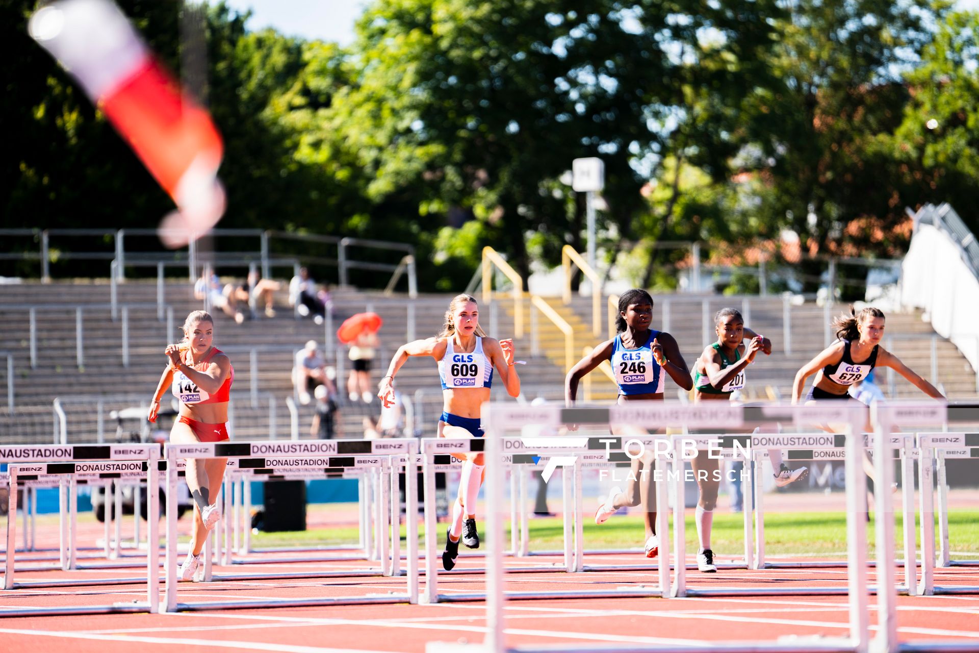 Ilayda Soukri (LG Nord Berlin), Mayleen Bartz (VfL Stade), Millicent Mensah (LAC Quelle Fuerth), Grace Monono (SV Preussen Berlin), Fenja Zitzelsberger (Cologne Athletics) ueber 100m Huerden am 16.07.2022 waehrend den deutschen Leichtathletik-Jugendmeisterschaften 2022 in Ulm