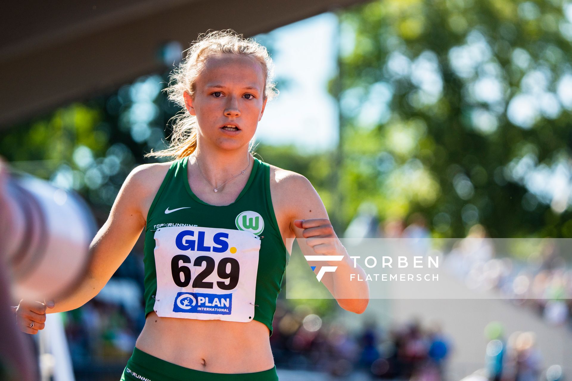 Nele Jaworski (VfL Wolfsburg) und Vivian Groppe (MT Melsungen) am 16.07.2022 waehrend den deutschen Leichtathletik-Jugendmeisterschaften 2022 in Ulm