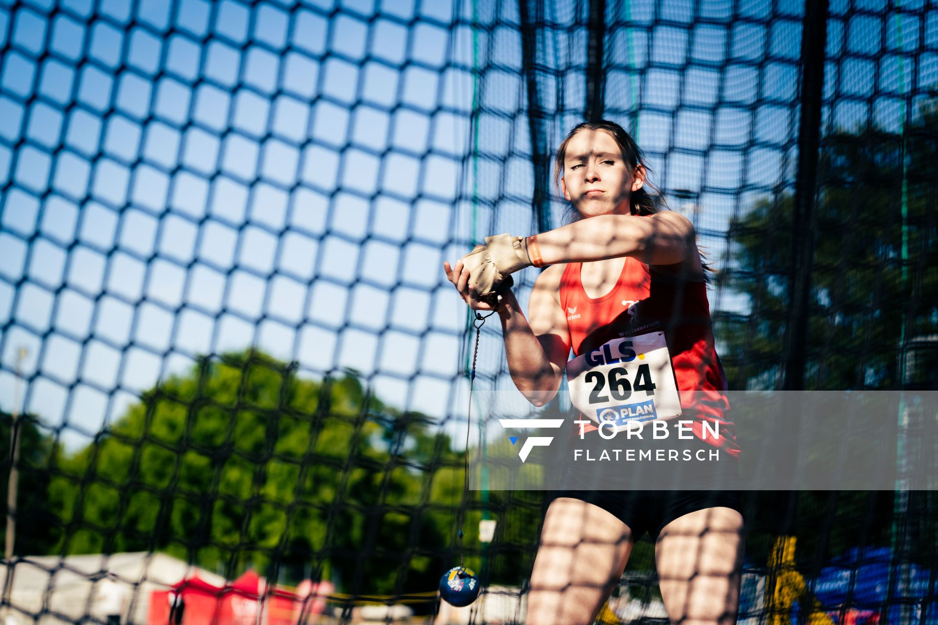 Leonie Liebenwald (UAC Kulmbach) beim Hammerwurf am 16.07.2022 waehrend den deutschen Leichtathletik-Jugendmeisterschaften 2022 in Ulm