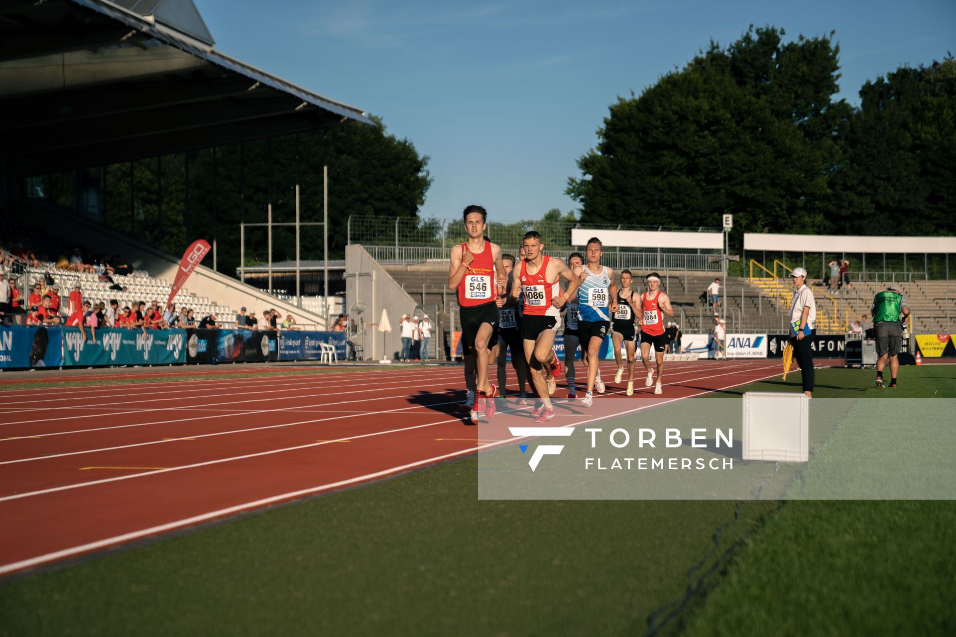 Tim Kalies (Braunschweiger Laufclub), Lennart Lindstrot (LG Olympia Dortmund), Jonas Kulgemeyer (OTB Osnabrueck), Floyd Luca Schnaars (TV Lilienthal), Fabio Heitboehmer (LG Olympia Dortmund) ueber 1500m am 16.07.2022 waehrend den deutschen Leichtathletik-Jugendmeisterschaften 2022 in Ulm