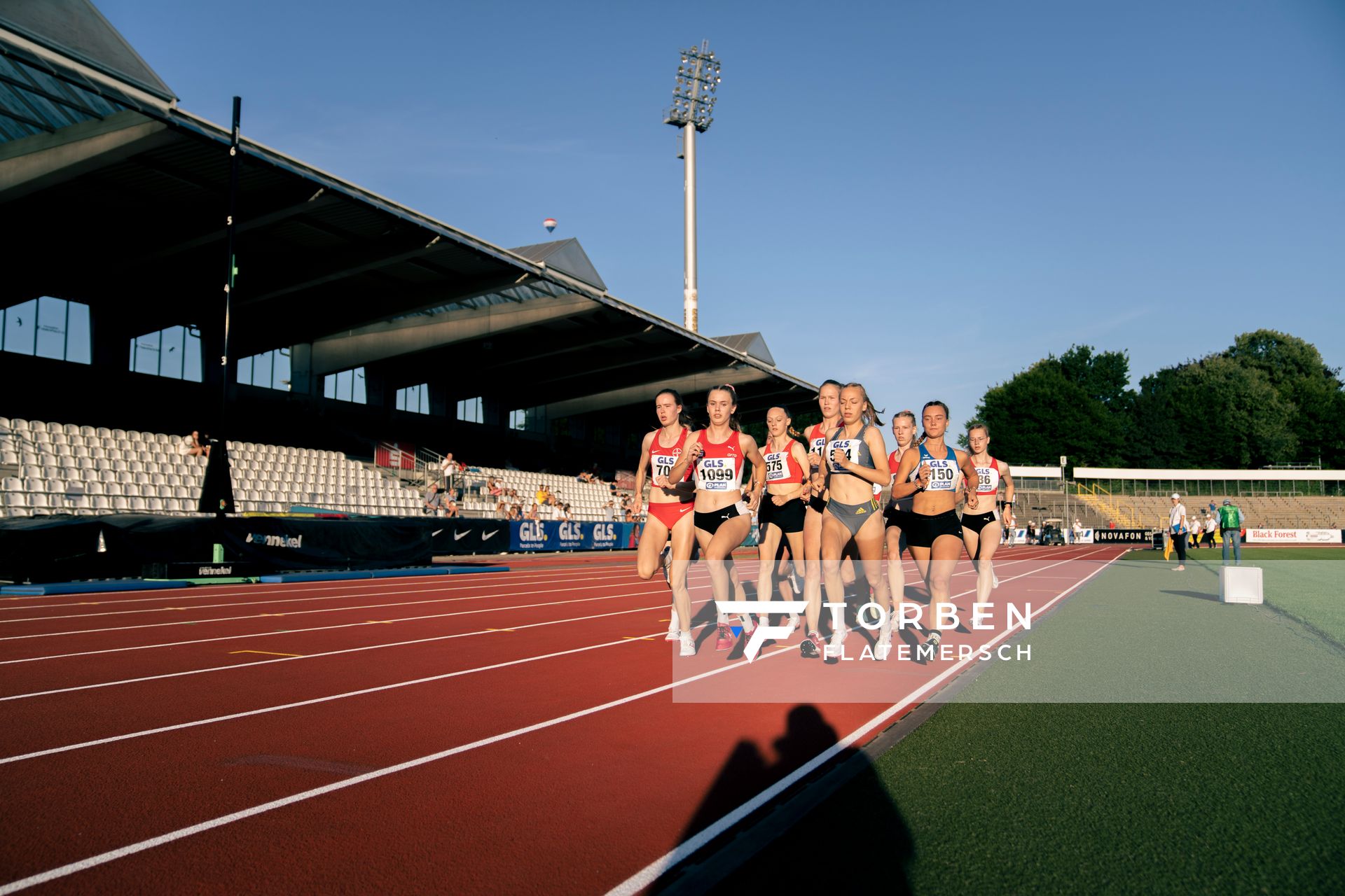Ida Lefering (LG Olympia Dortmund), Amelie Klug (TSV Bayer 04 Leverkusen), Nele Heymann (TuS Haren), Carolin Hinrichs (VfL Loeningen), Romy Reineke (OSC Berlin) am 16.07.2022 waehrend den deutschen Leichtathletik-Jugendmeisterschaften 2022 in Ulm