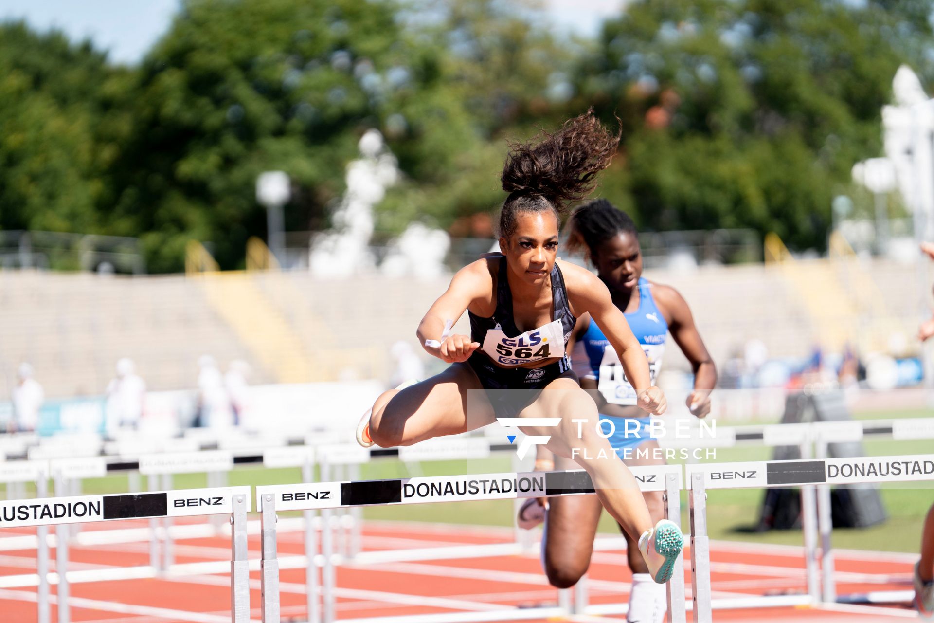 Naomi Krebs (Hannover 96) ueber 100m Huerden am 17.07.2022 waehrend den deutschen Leichtathletik-Jugendmeisterschaften 2022 in Ulm