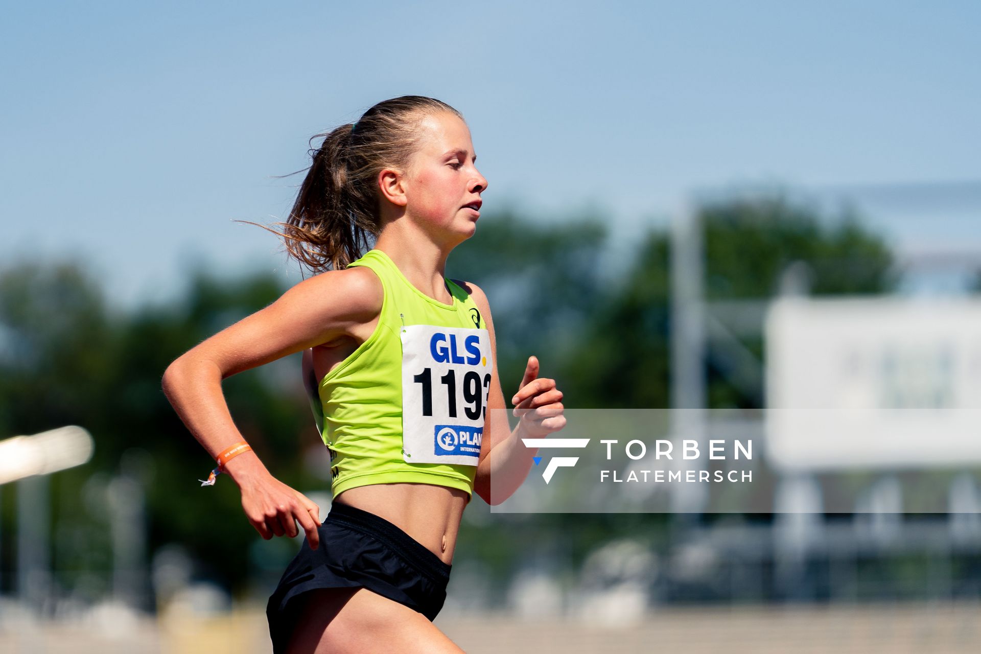 Kira Weis (KSG Gerlingen) ueber 3000m am 17.07.2022 waehrend den deutschen Leichtathletik-Jugendmeisterschaften 2022 in Ulm