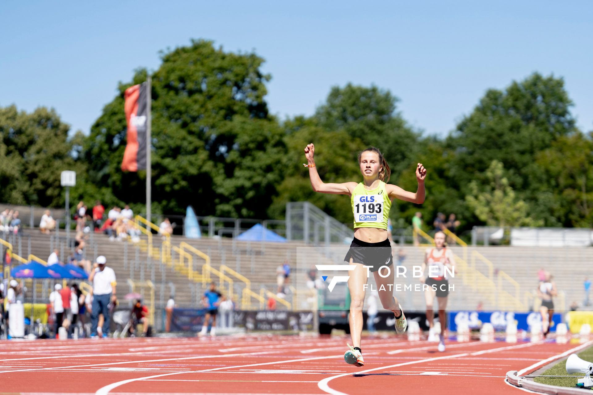 Kira Weis (KSG Gerlingen) gewinnt ueber 3000m am 17.07.2022 waehrend den deutschen Leichtathletik-Jugendmeisterschaften 2022 in Ulm