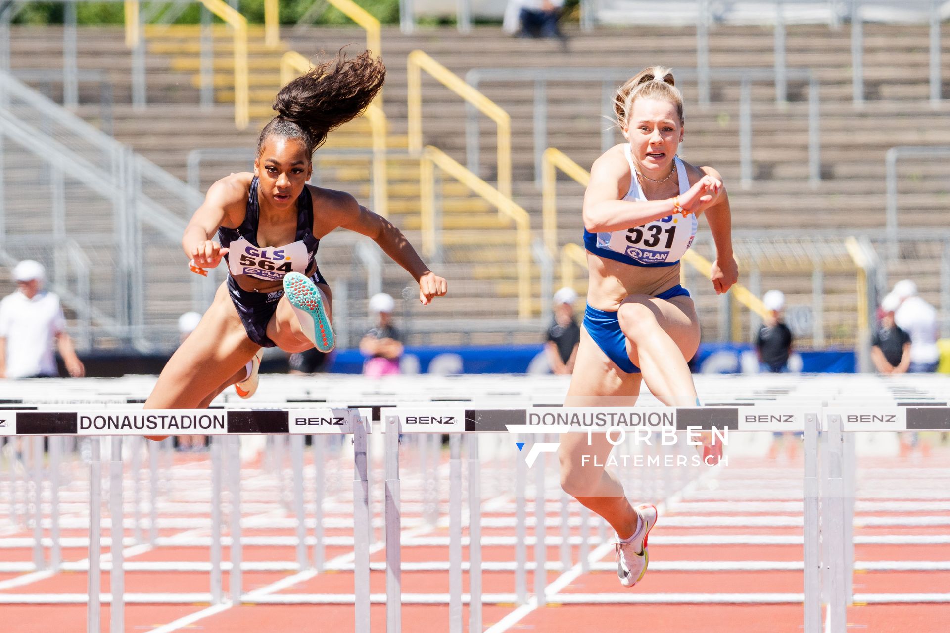 Naomi Krebs (Hannover 96), Lia Flotow (1. LAV Rostock) am 17.07.2022 waehrend den deutschen Leichtathletik-Jugendmeisterschaften 2022 in Ulm