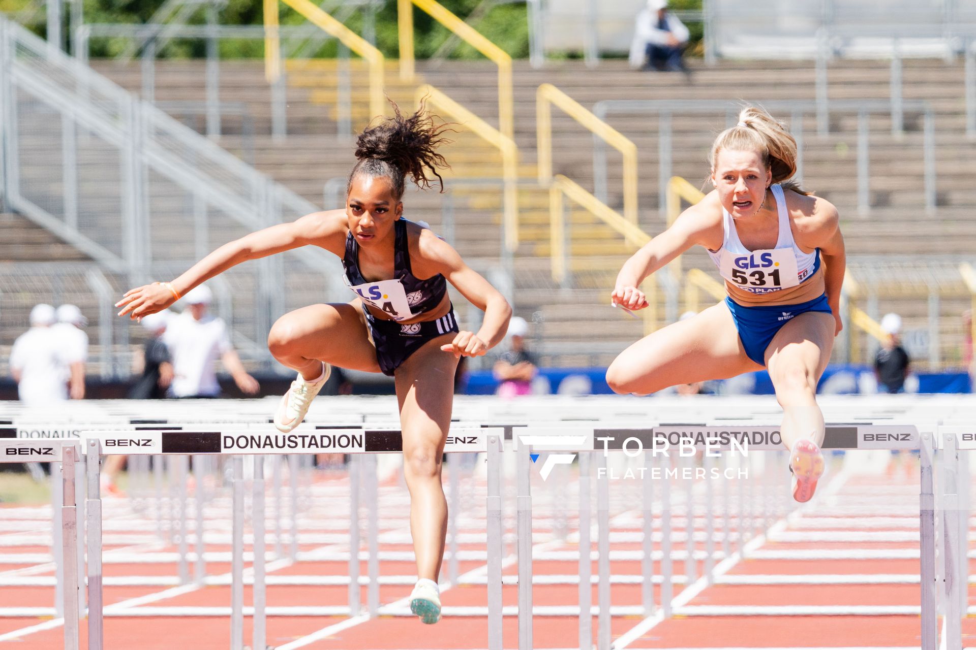 Naomi Krebs (Hannover 96), Lia Flotow (1. LAV Rostock) am 17.07.2022 waehrend den deutschen Leichtathletik-Jugendmeisterschaften 2022 in Ulm