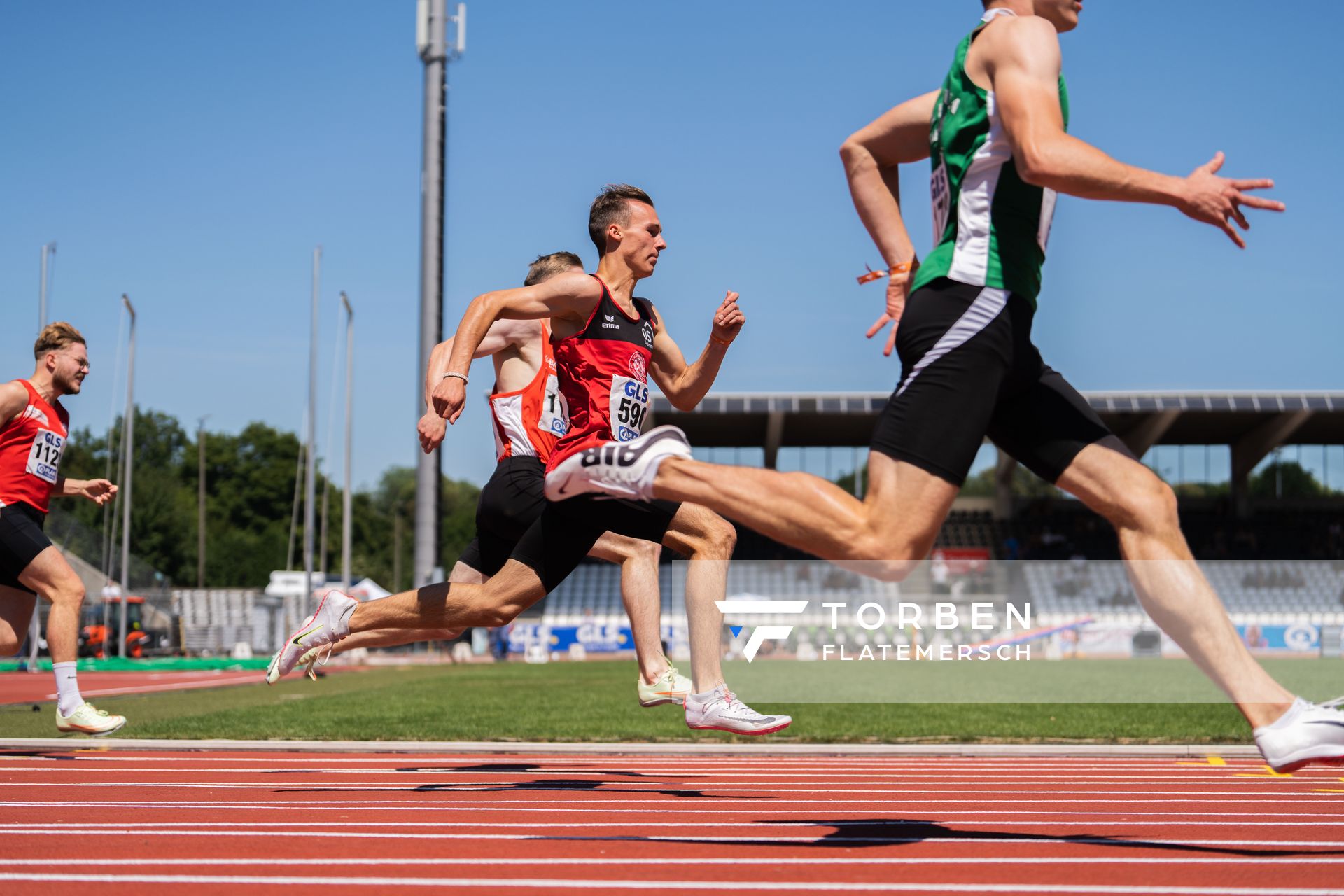Florian Kroll (LG Osnabrueck) ueber 200m am 17.07.2022 waehrend den deutschen Leichtathletik-Jugendmeisterschaften 2022 in Ulm