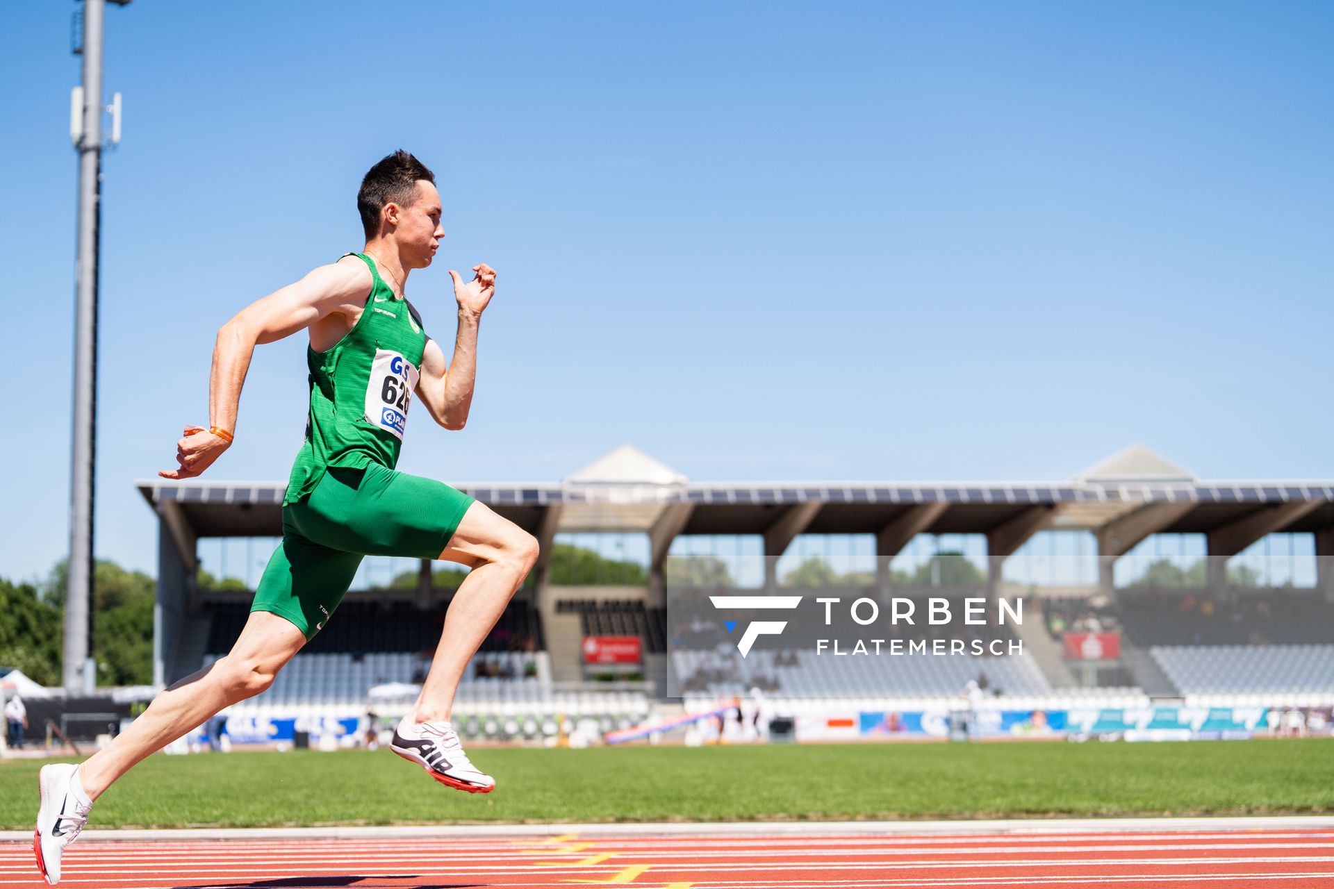 Tobias Morawietz (VfL Wolfsburg) ueber 200m am 17.07.2022 waehrend den deutschen Leichtathletik-Jugendmeisterschaften 2022 in Ulm