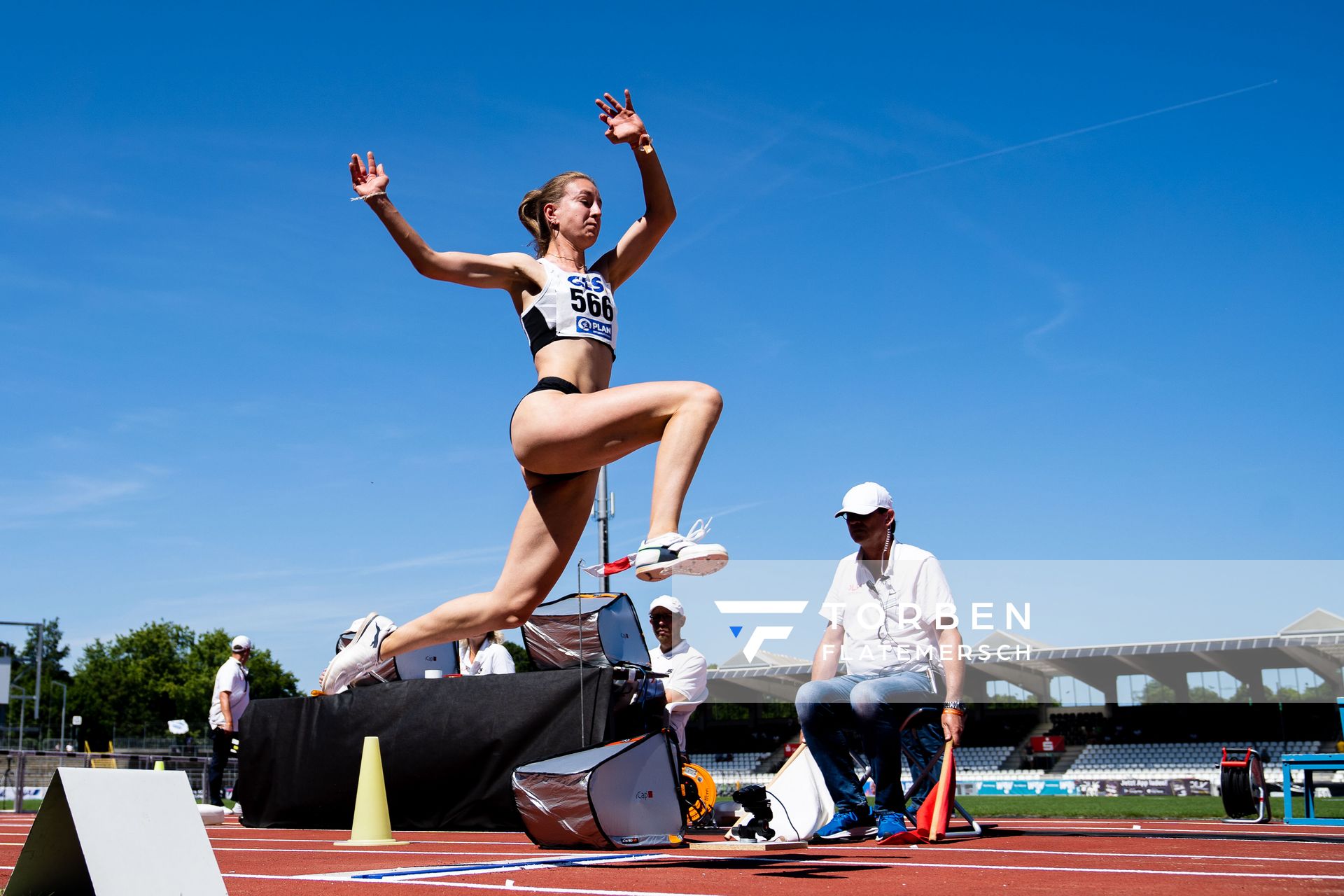 Emily Pischke (Hannover 96) im Weitsprung am 17.07.2022 waehrend den deutschen Leichtathletik-Jugendmeisterschaften 2022 in Ulm