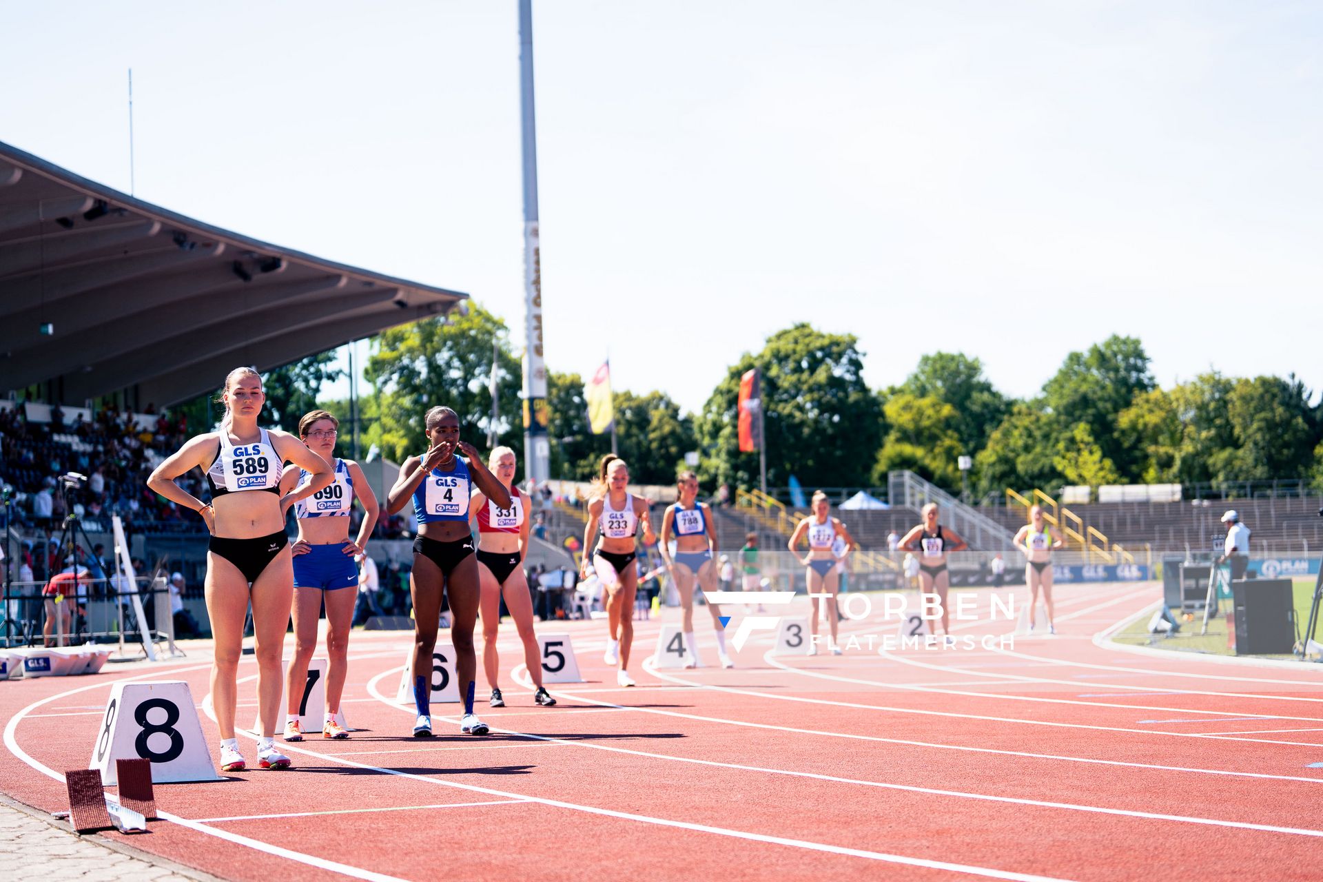 Rieke Emmrich (LC Nordhorn), Liane Gardeweg (TuS Koeln rrh.), Helena Schenk (TSG Bruchsal), Lisa Lankes (SWC Regensburg), Nele Goehl (LG Eckental) am 17.07.2022 waehrend den deutschen Leichtathletik-Jugendmeisterschaften 2022 in Ulm